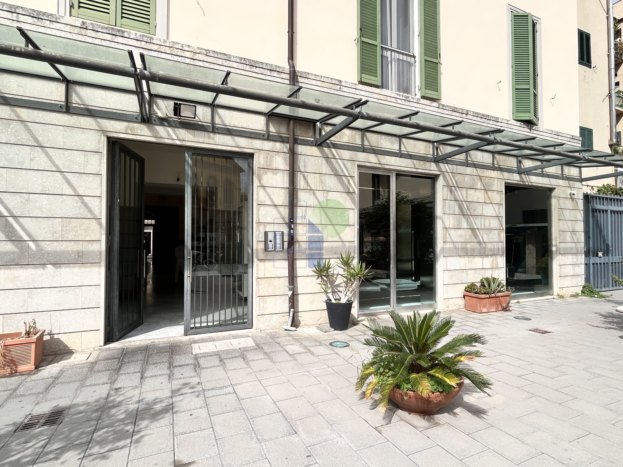 Immagine 6 di Capannone industriale in affitto  in Via Ricasoli 115 a Livorno