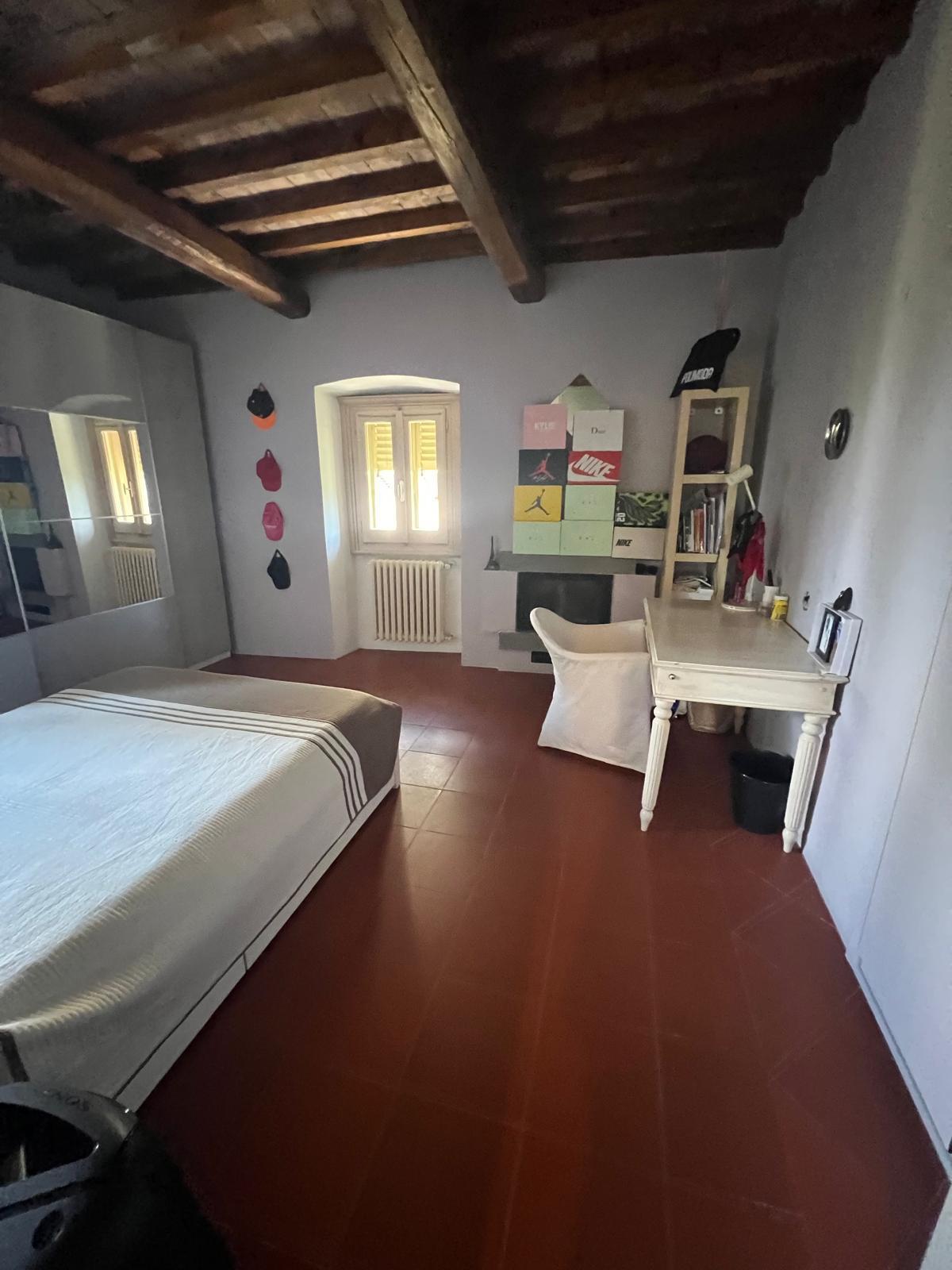 Immagine 25 di Porzione di casa in vendita  in Via di Vingone a Scandicci