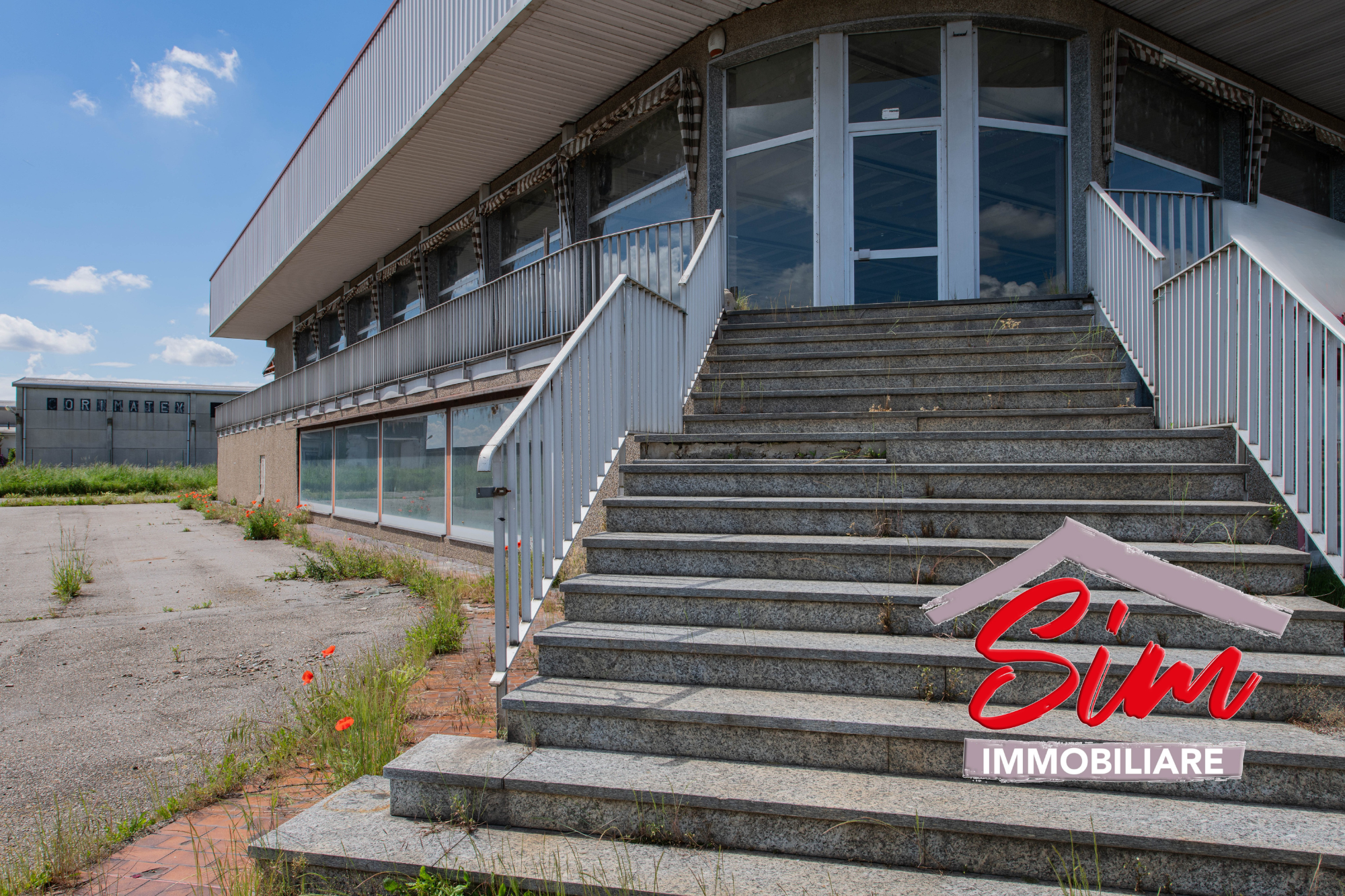 Immagine 3 di Locale commerciale in vendita  in Strada statale 229 del Lago d'Ortatrada provincial sn a Caltignaga