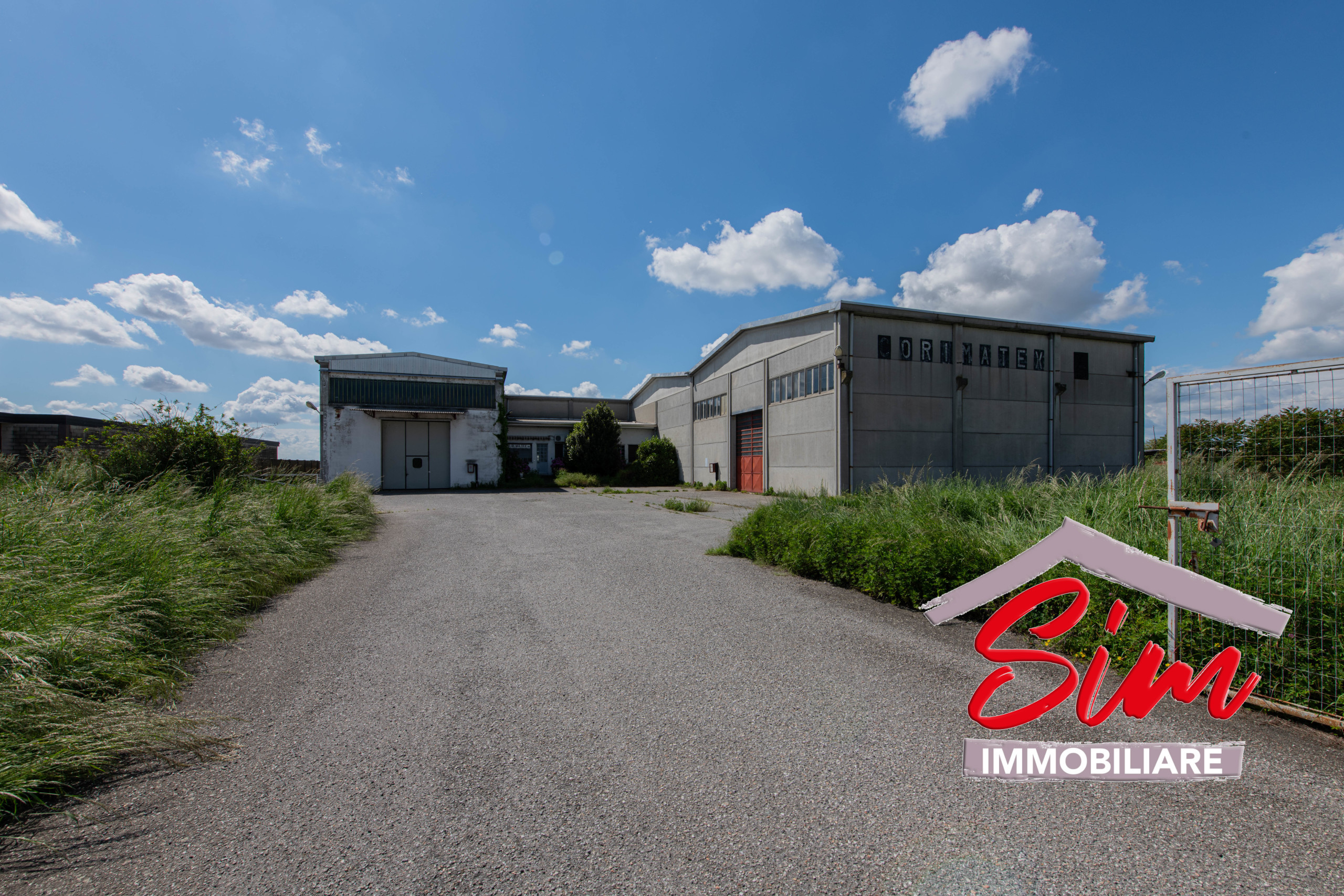 Immagine 16 di Locale commerciale in vendita  in Strada statale 229 del Lago d'Ortatrada provincial sn a Caltignaga