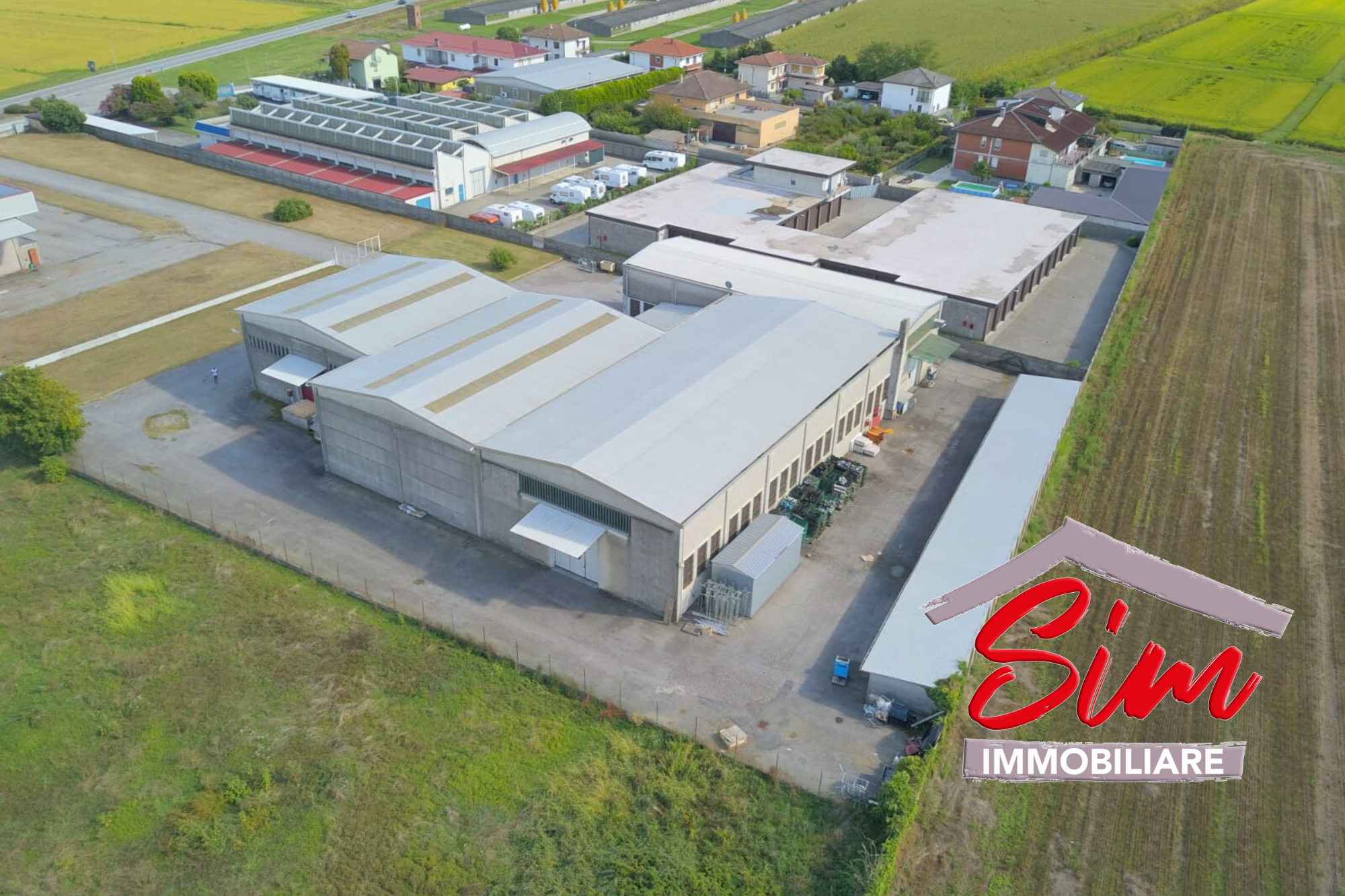 Immagine 25 di Locale commerciale in vendita  in Strada statale 229 del Lago d'Ortatrada provincial sn a Caltignaga