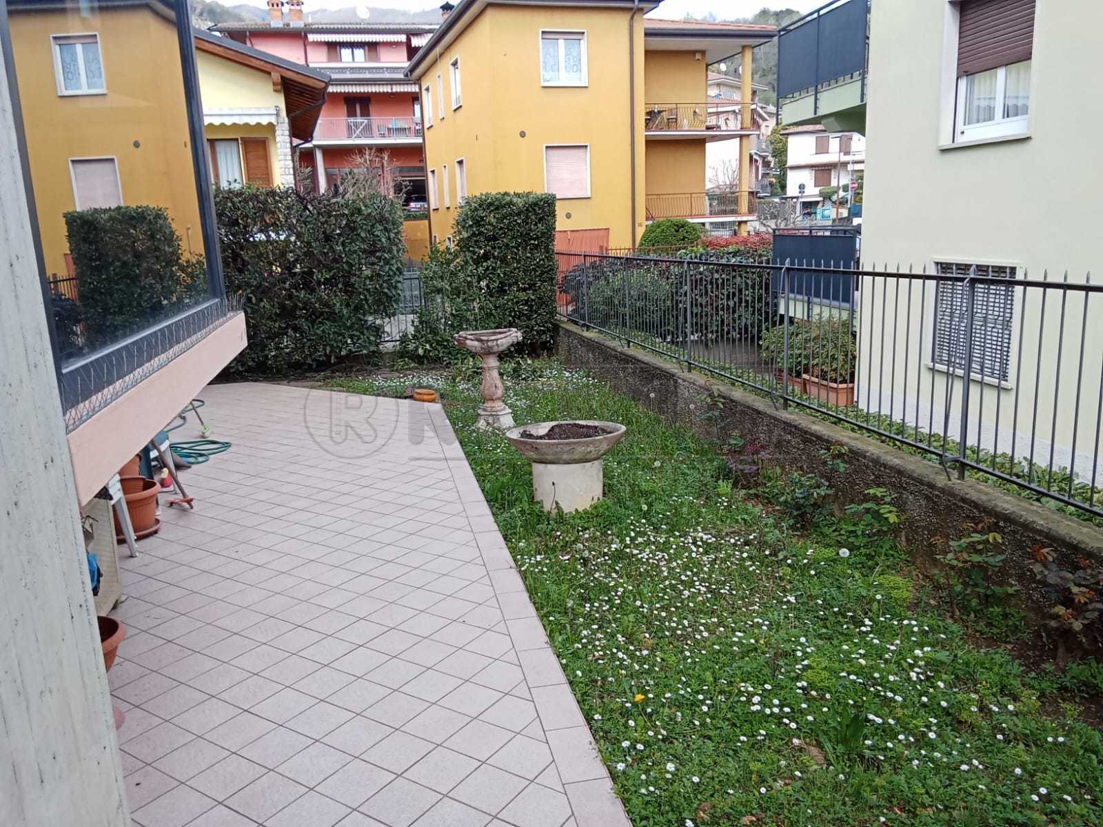 Immagine 9 di Villa in affitto  a Nembro