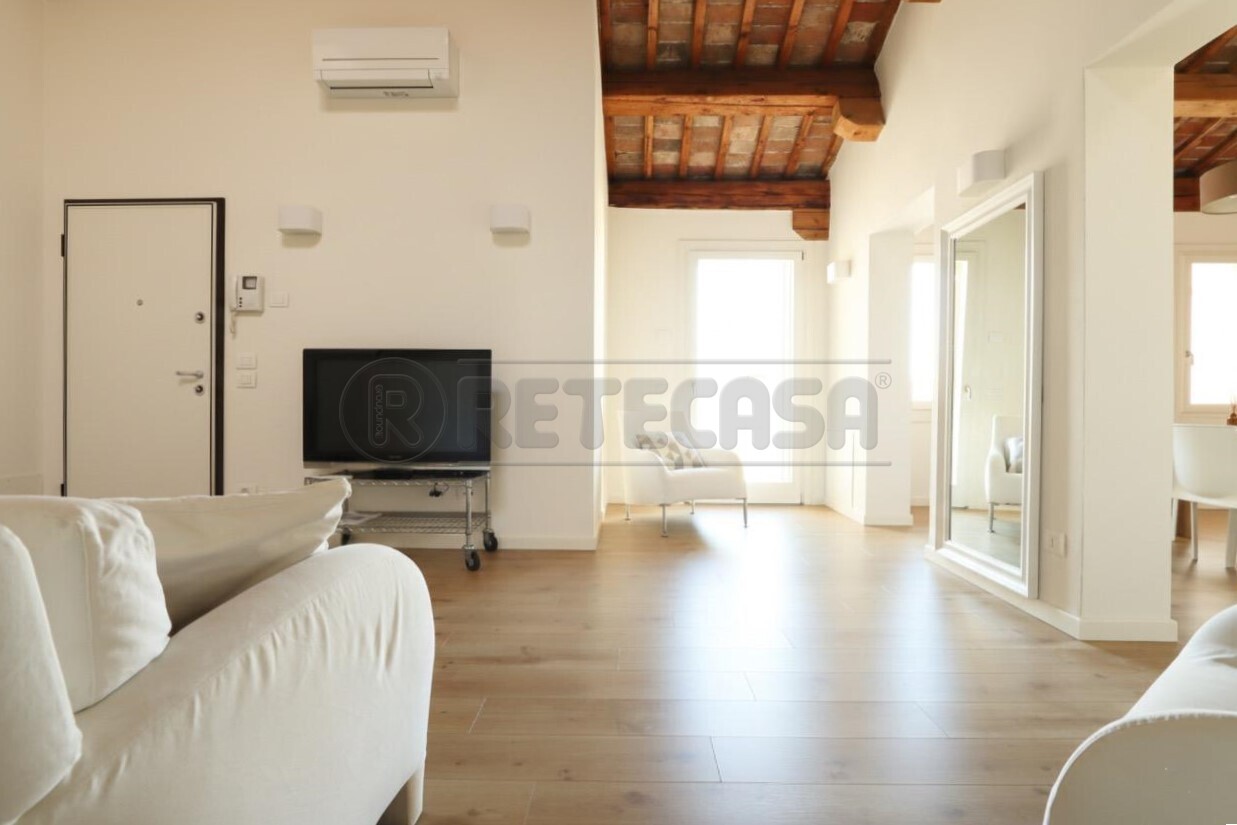 Immagine 19 di Attico in affitto  in Corso Antonio Fogazzaro 43 a Vicenza