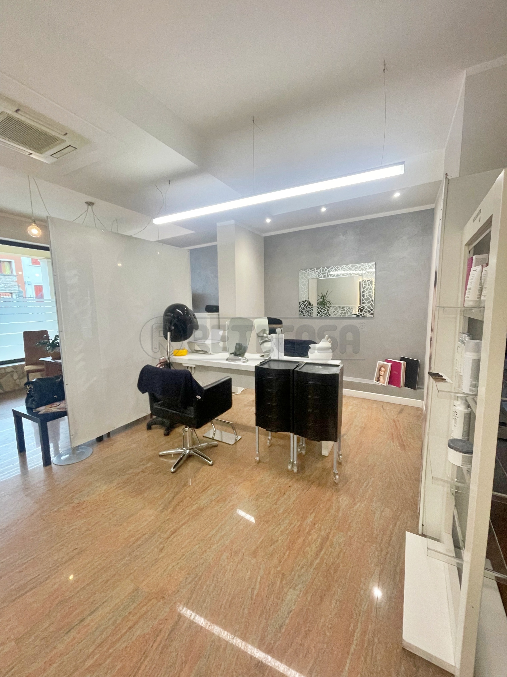 Immagine 5 di Locale commerciale in vendita  a Arzignano