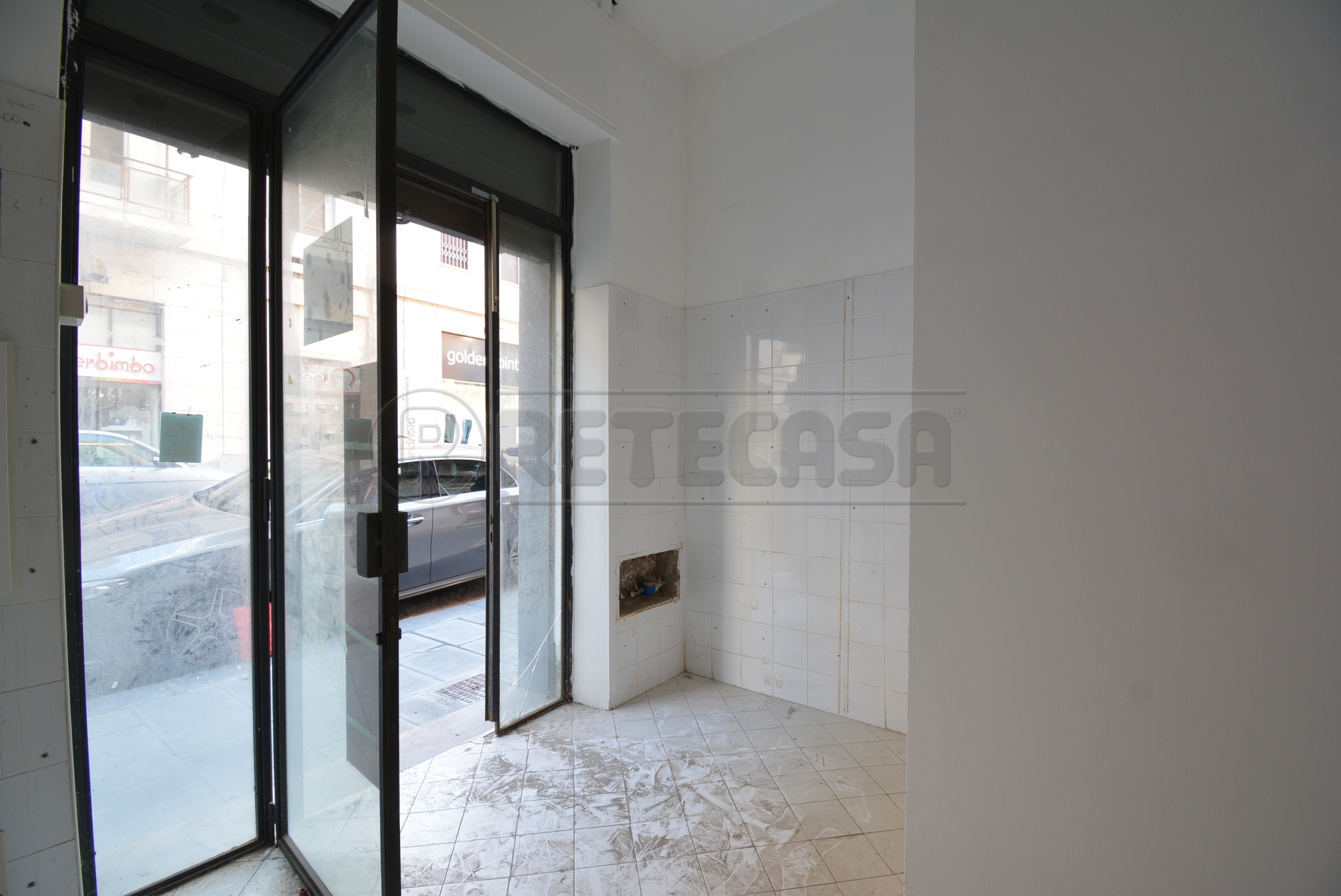 Immagine 8 di Locale commerciale in vendita  in Via Ettore Lombardo Pellegrino 44 a Messina