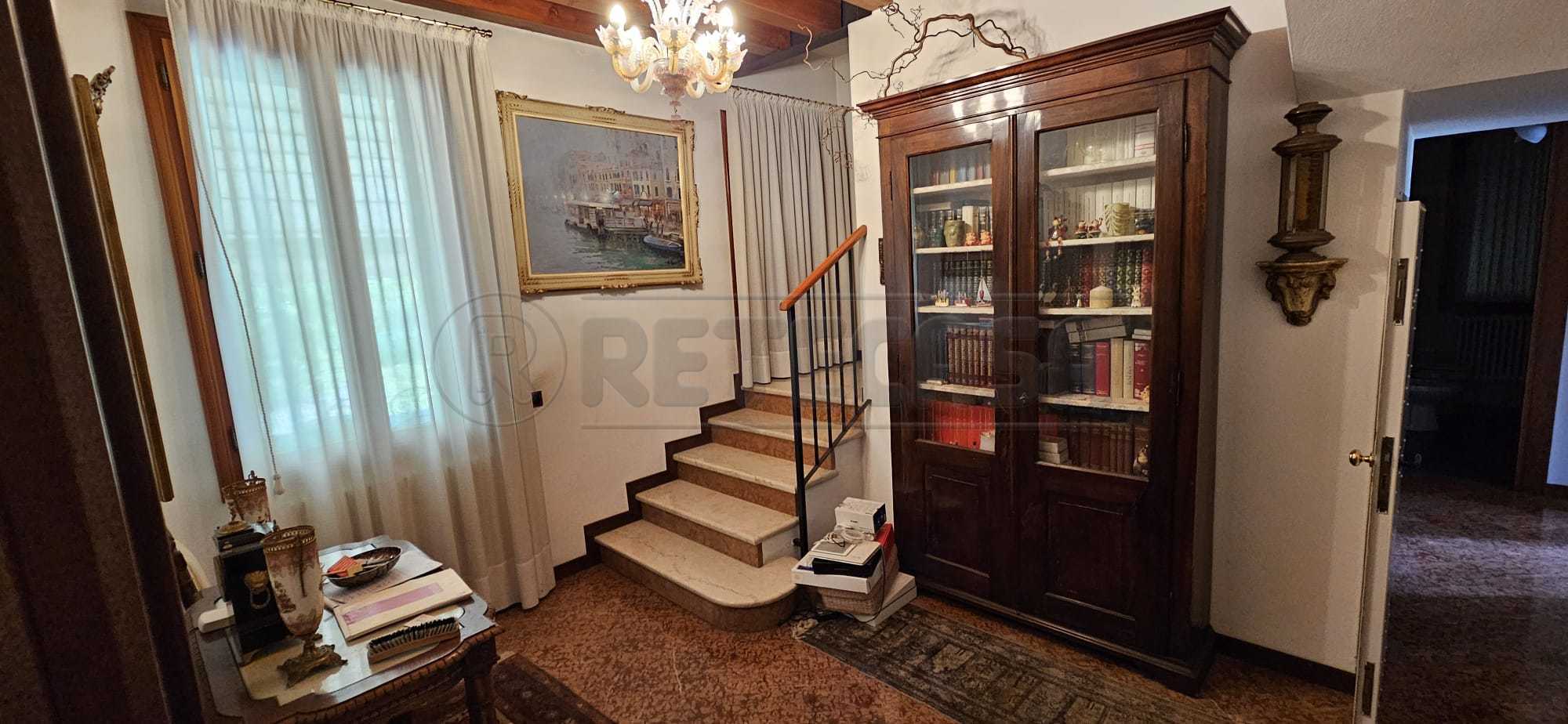 Immagine 17 di Villa in vendita  a Mirano