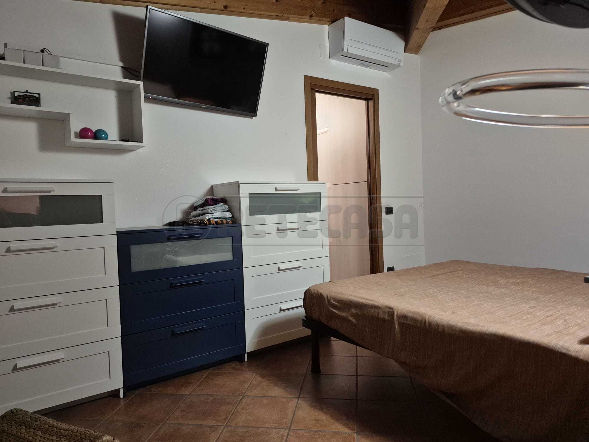 Immagine 10 di Bilocale in affitto  a Azzano San Paolo