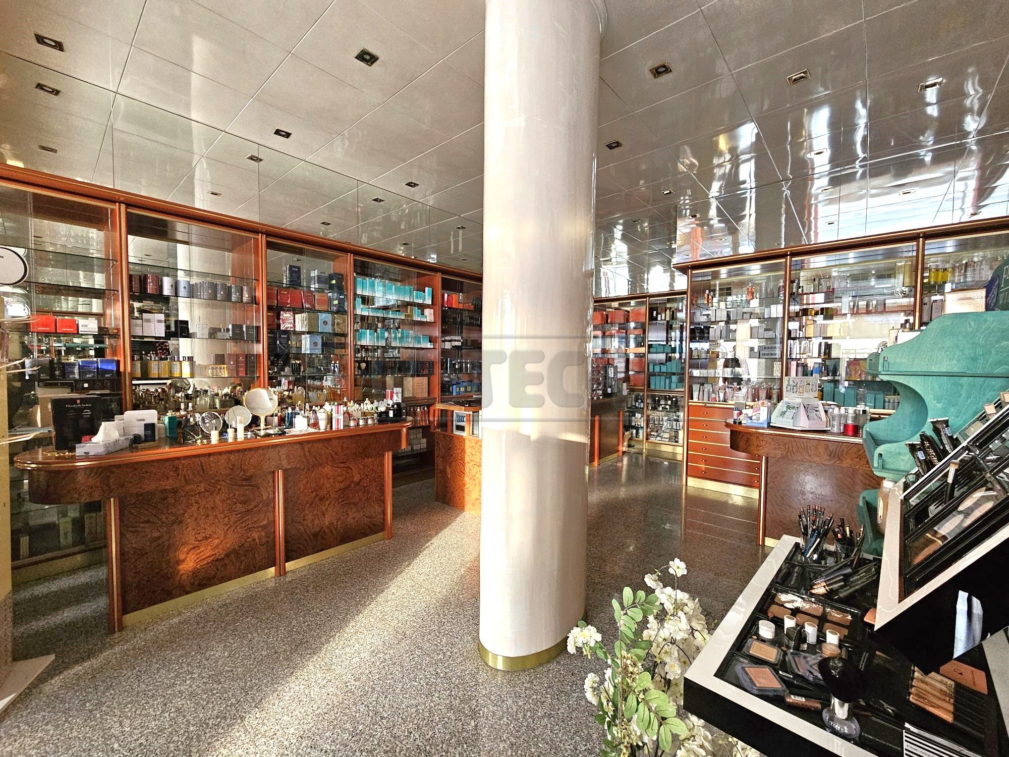 Immagine 3 di Locale commerciale in affitto  in Viale Bartolomeo D'Alviano 83 a Vicenza