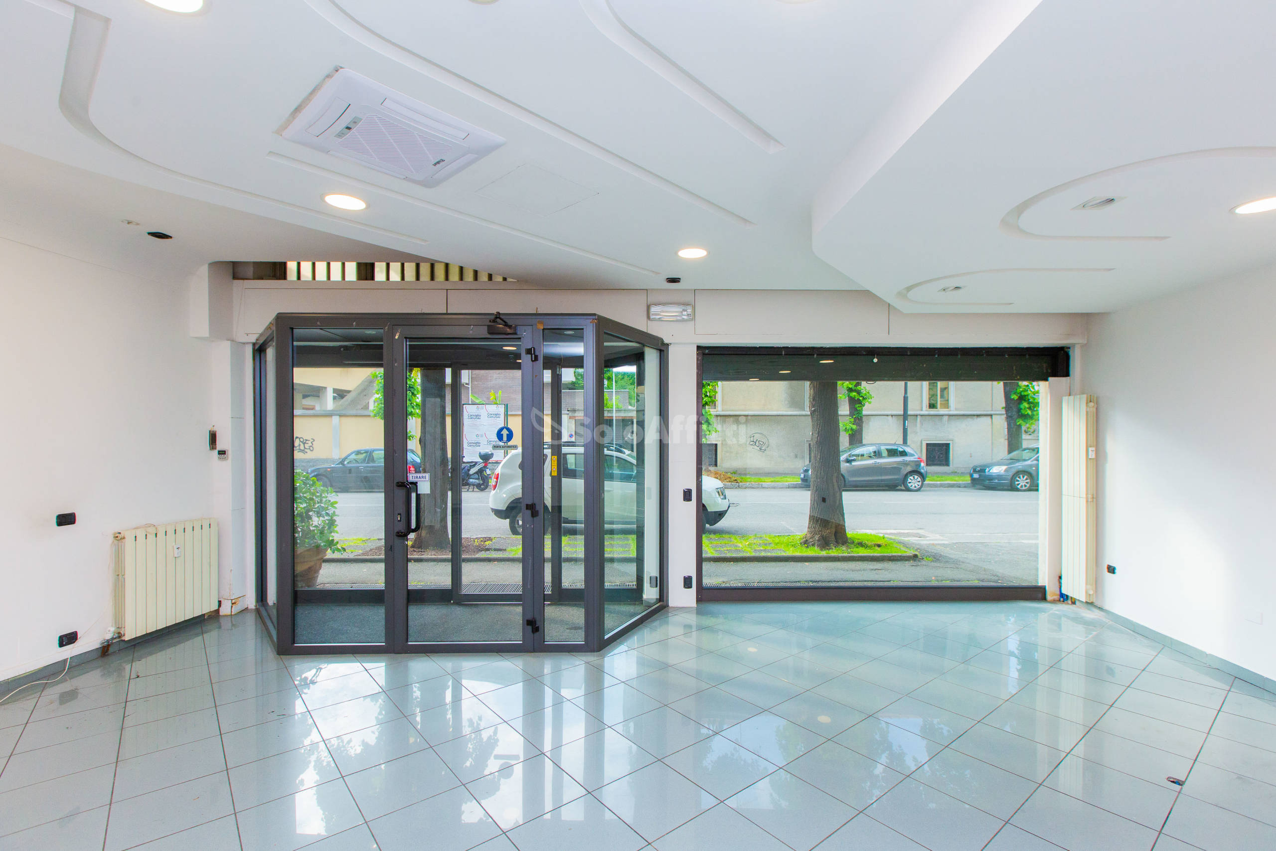 Immagine 44 di Locale commerciale in affitto  in Viale Lombardia 14 a Busto Arsizio