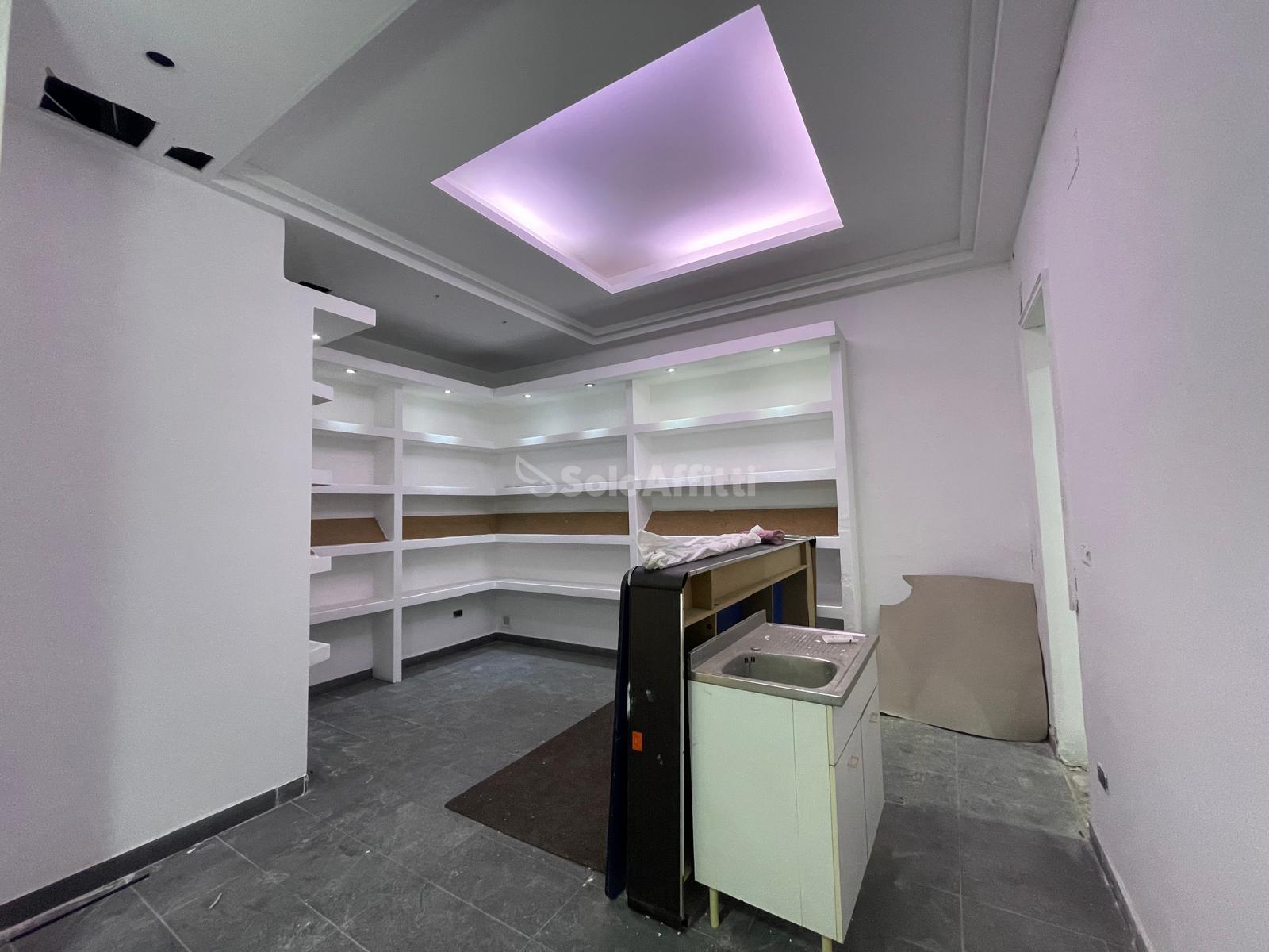 Immagine 12 di Locale commerciale in affitto  in Via Fulvio Renella a Caserta