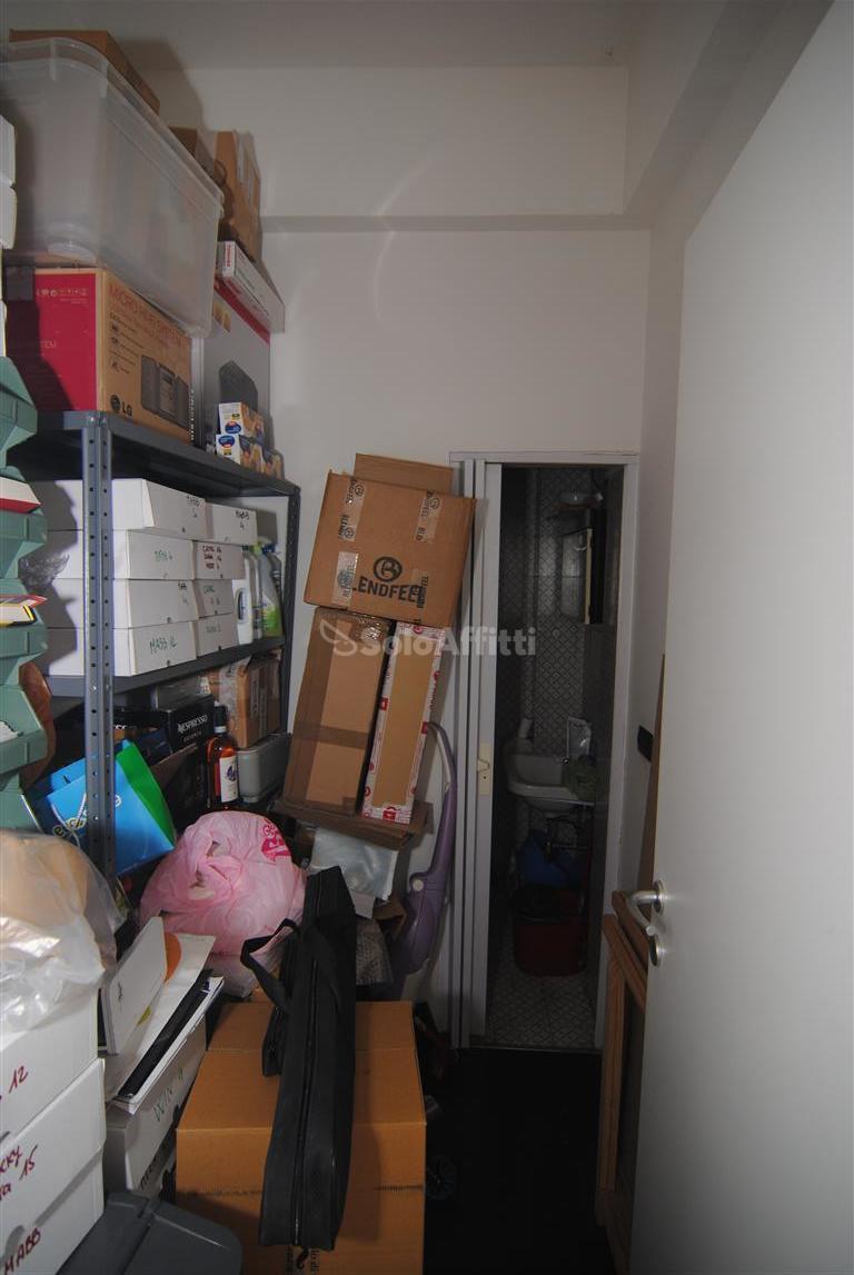 Immagine 14 di Locale commerciale in affitto  in Corso Amedeo 100 a Livorno