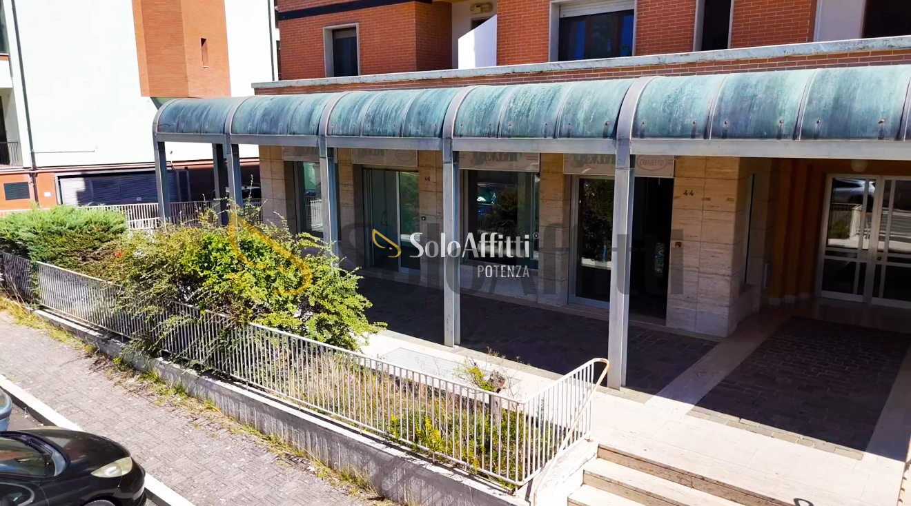 Immagine 18 di Locale commerciale in affitto  in Via Parigi 44, 46 a Potenza