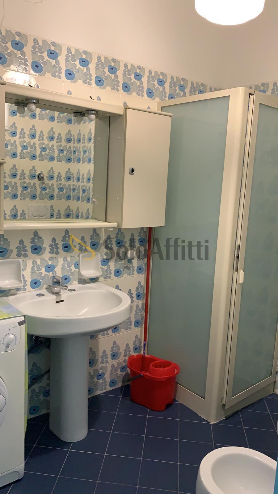 Immagine 11 di Bilocale in affitto  a Giardini-Naxos