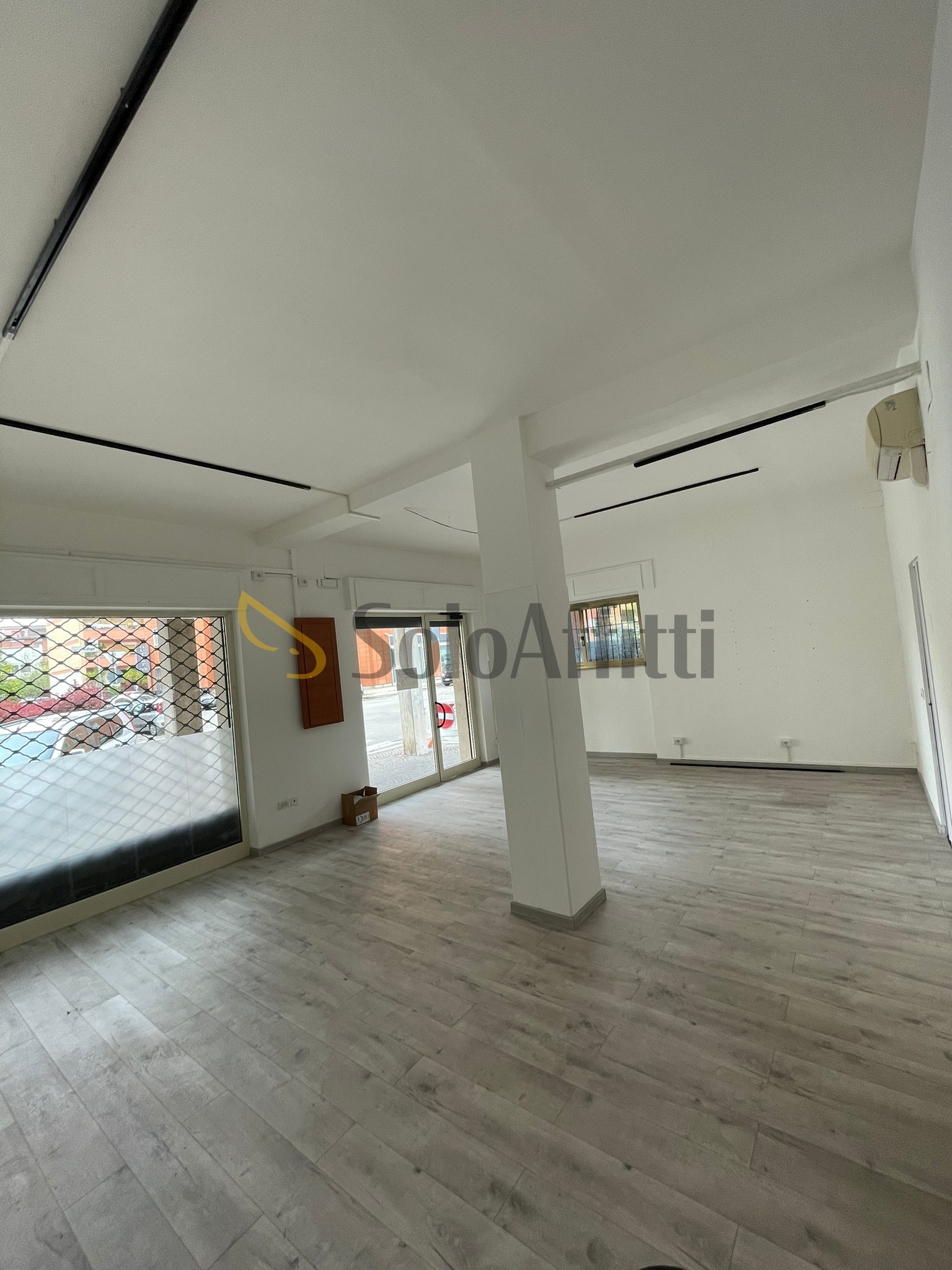 Immagine 6 di Locale commerciale in affitto  in Via Adige a Frosinone