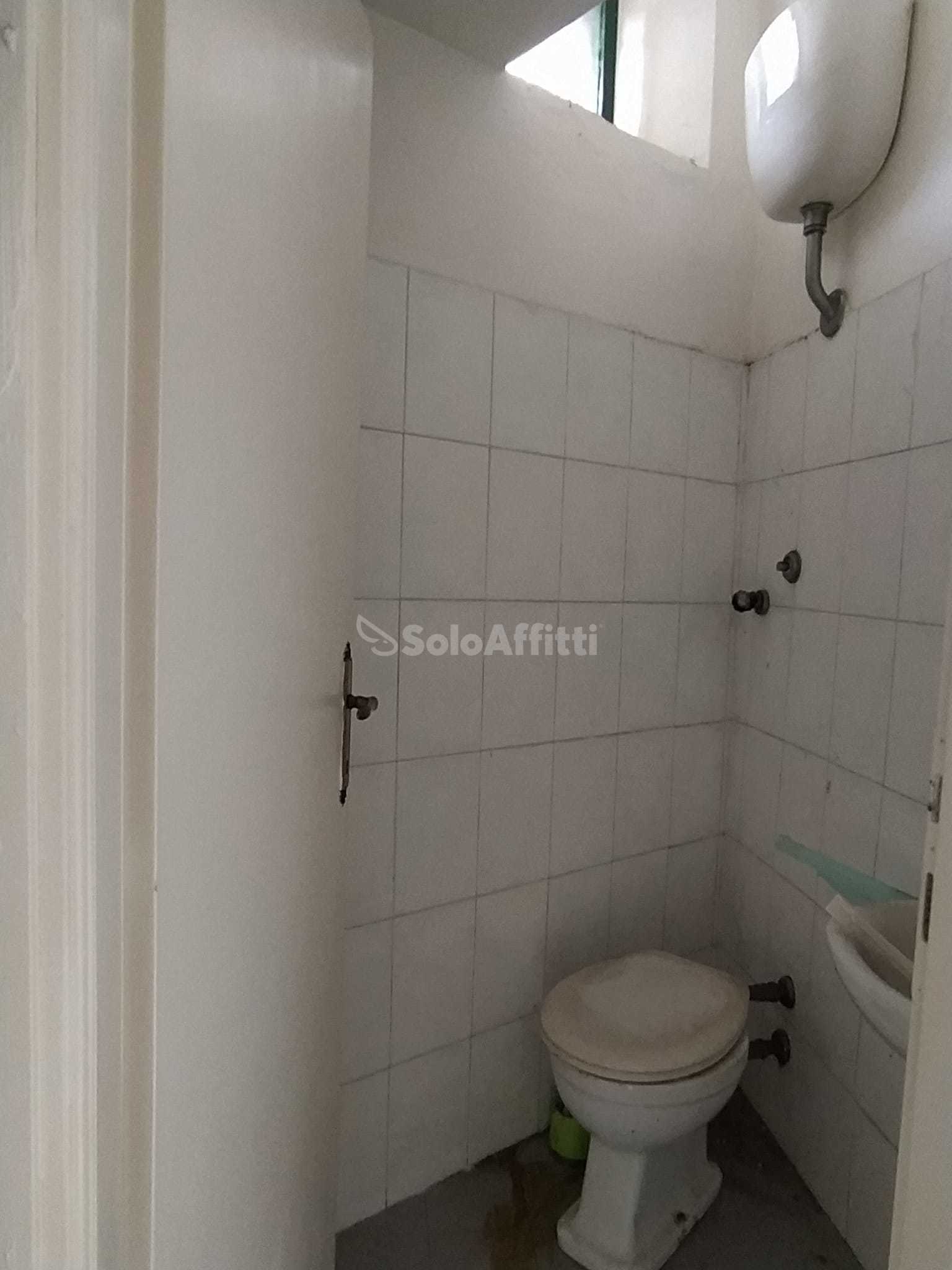 Immagine 7 di Locale commerciale in affitto  in Piazza Giulio Briccialdi a Terni