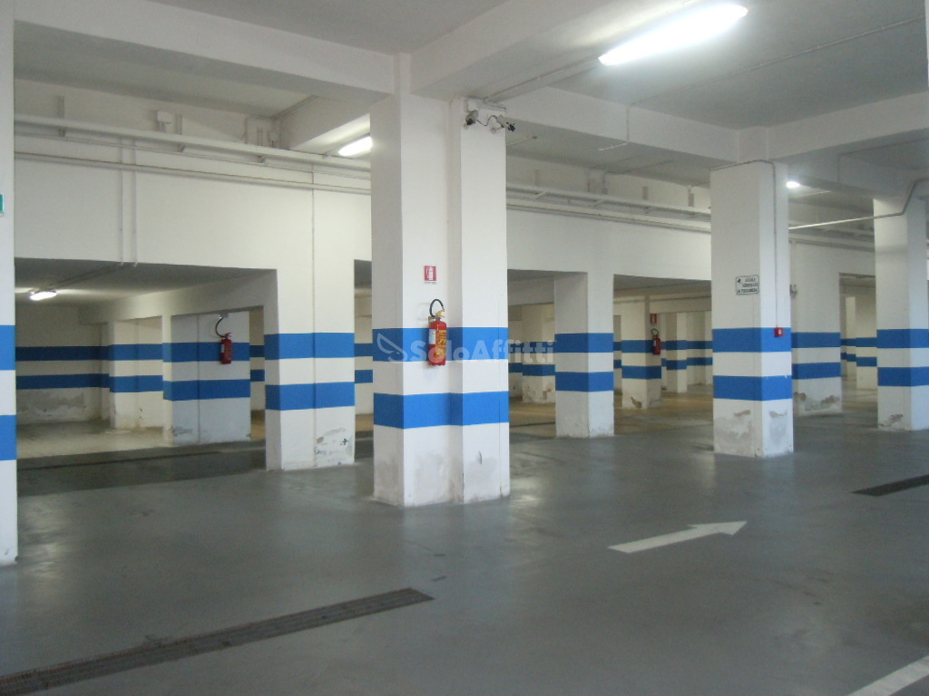 Immagine 3 di Locale commerciale in affitto  a Catanzaro