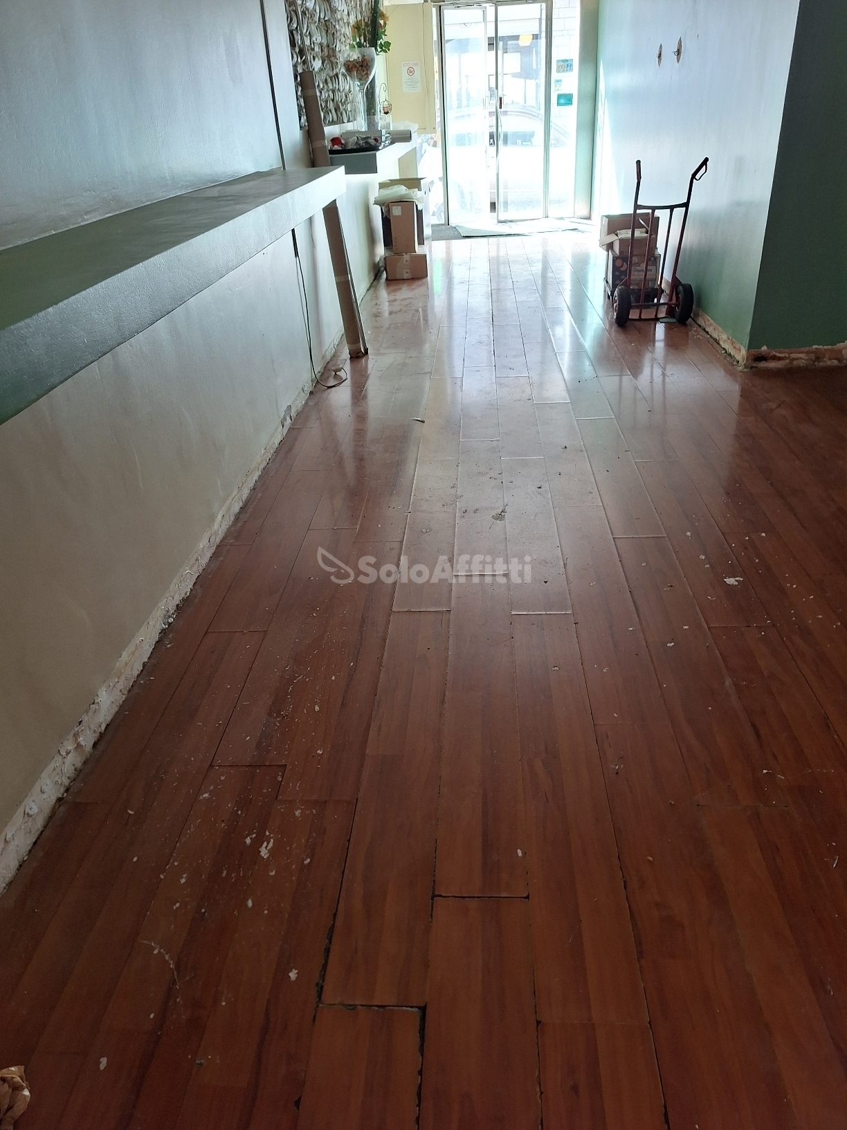 Immagine 2 di Locale commerciale in affitto  in Via Aurelio Saffi a Rimini