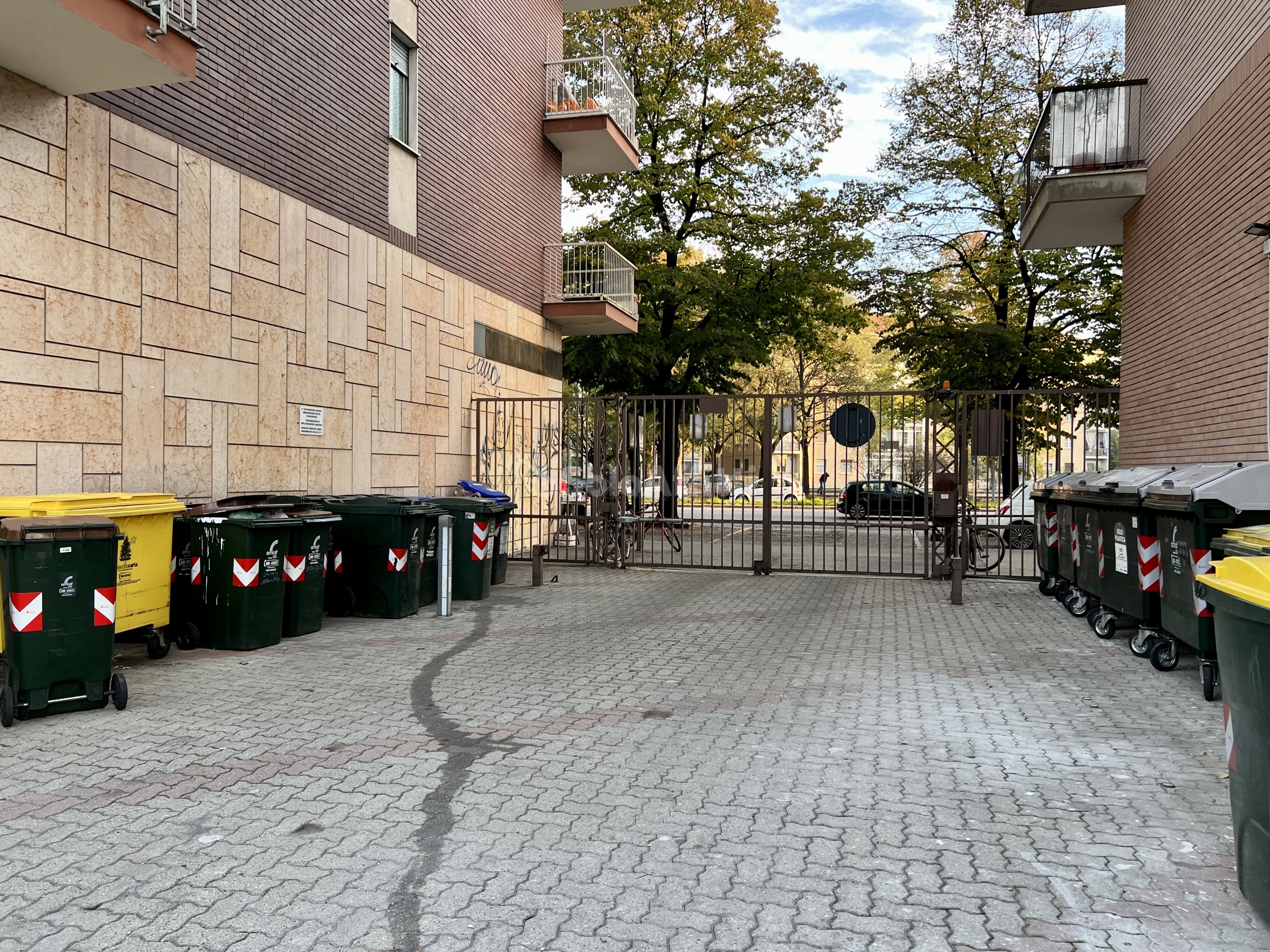 Immagine 2 di Garage in affitto  in Corso Orbassano 286 a Torino