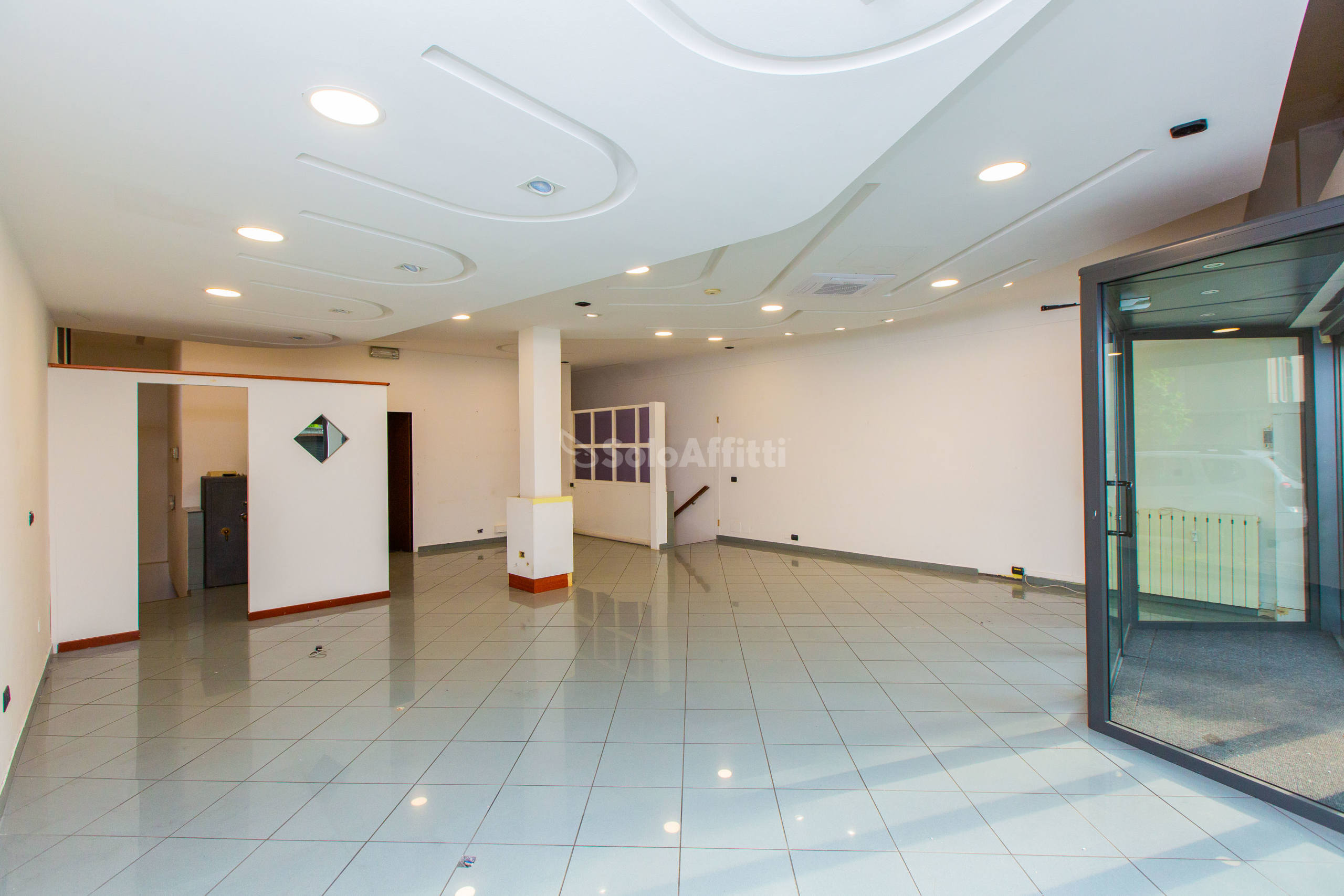 Immagine 40 di Locale commerciale in affitto  in Viale Lombardia 14 a Busto Arsizio