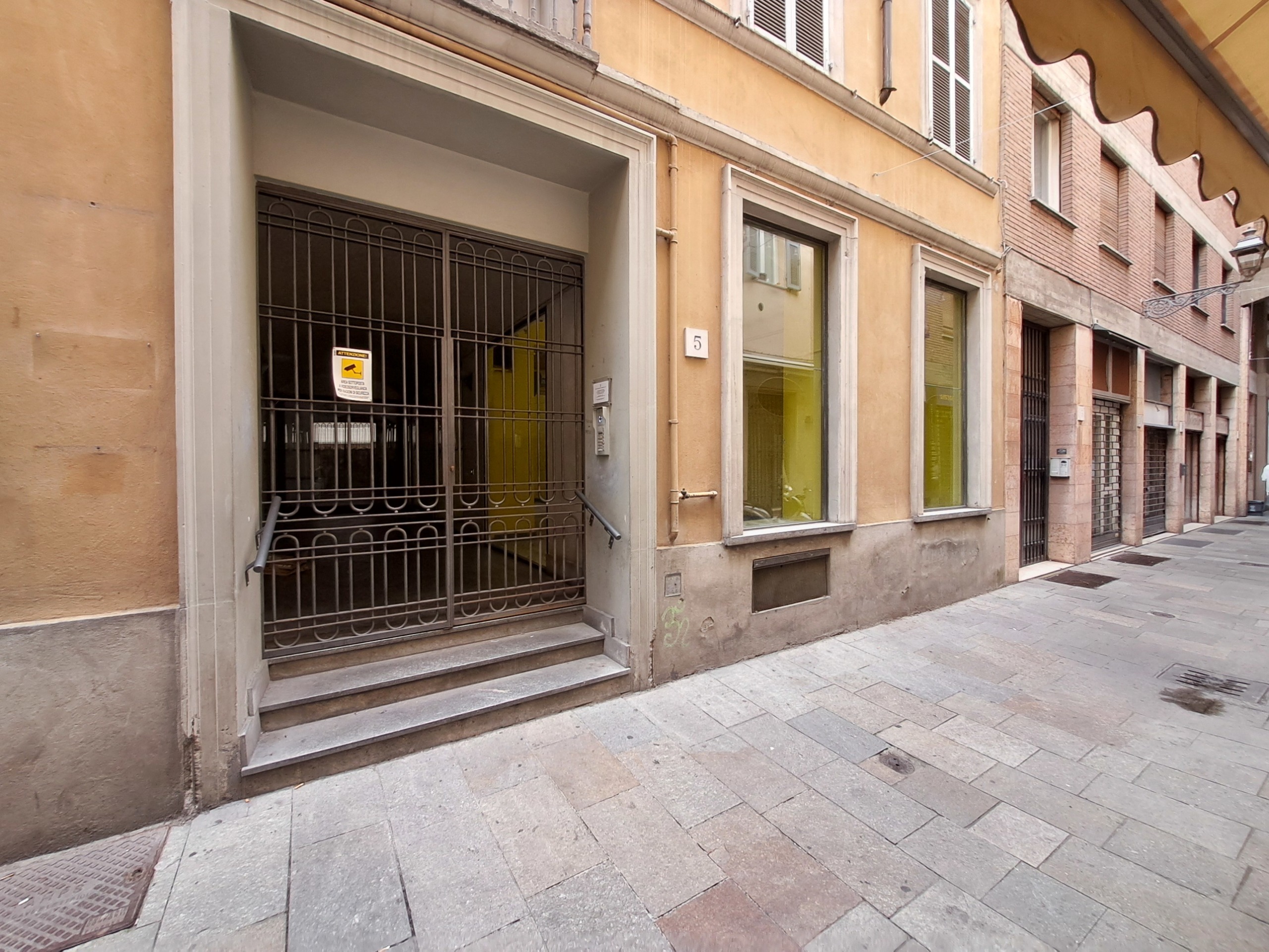 Immagine 18 di Locale commerciale in vendita  in Via Carlo Goldoni 5 a Parma