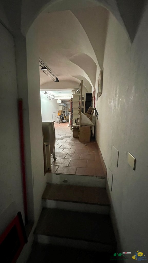 Immagine 5 di Locale commerciale in vendita  in Strada Garibaldi a Parma