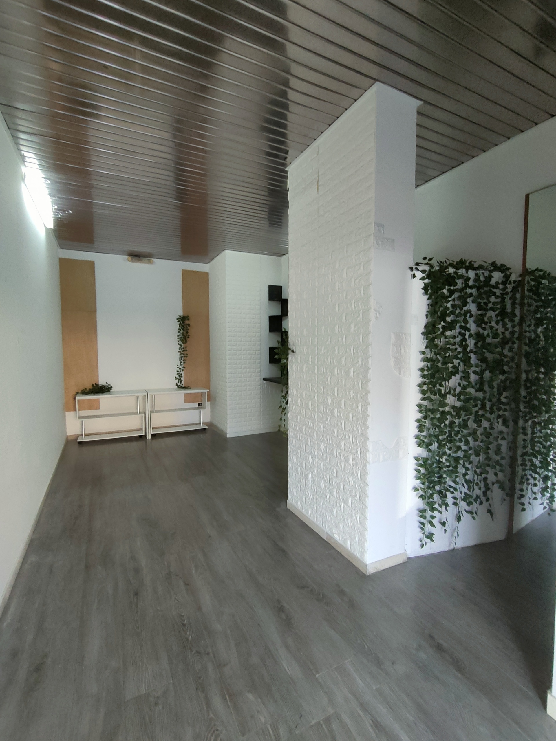 Immagine 3 di Locale commerciale in affitto  in Via Nino Bixio 41a a Reggio Di Calabria