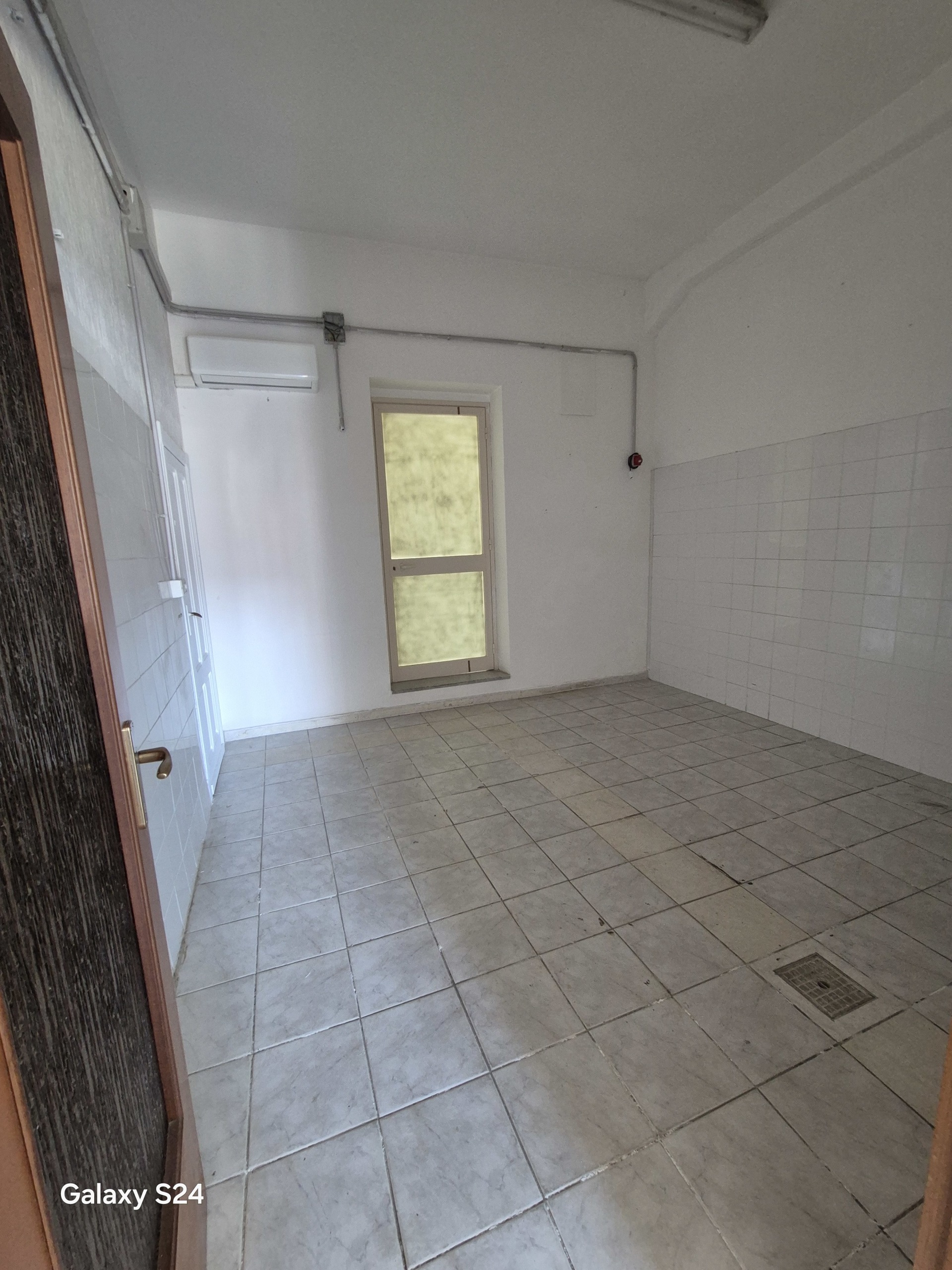 Immagine 5 di Locale commerciale in affitto  in Via Pasquale Andiloro 7 a Reggio Di Calabria