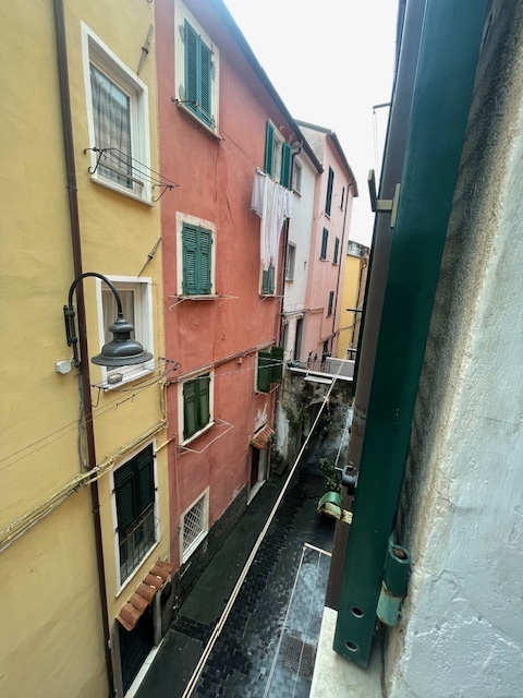 Immagine 10 di Bilocale in vendita  a Lerici