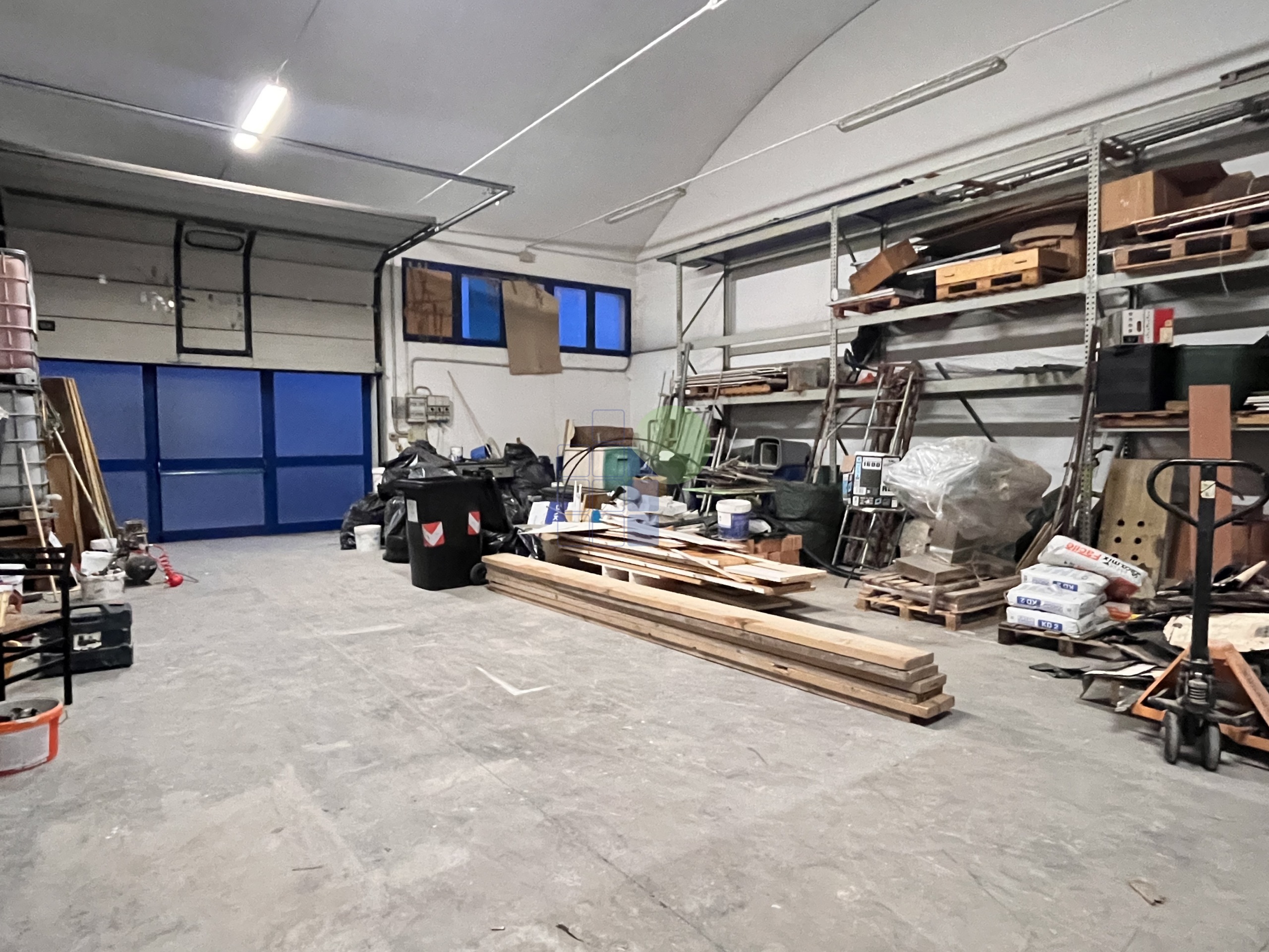 Immagine 1 di Attività artigianale in affitto  in Via L. da Vinci 10 a Livorno