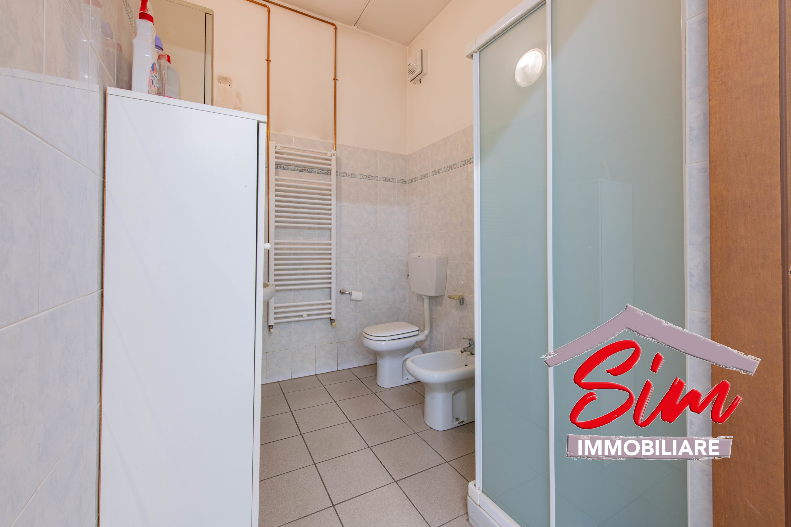 Immagine 16 di Locale commerciale in vendita  in Via Vecchia Circonvallazione sn a Oleggio