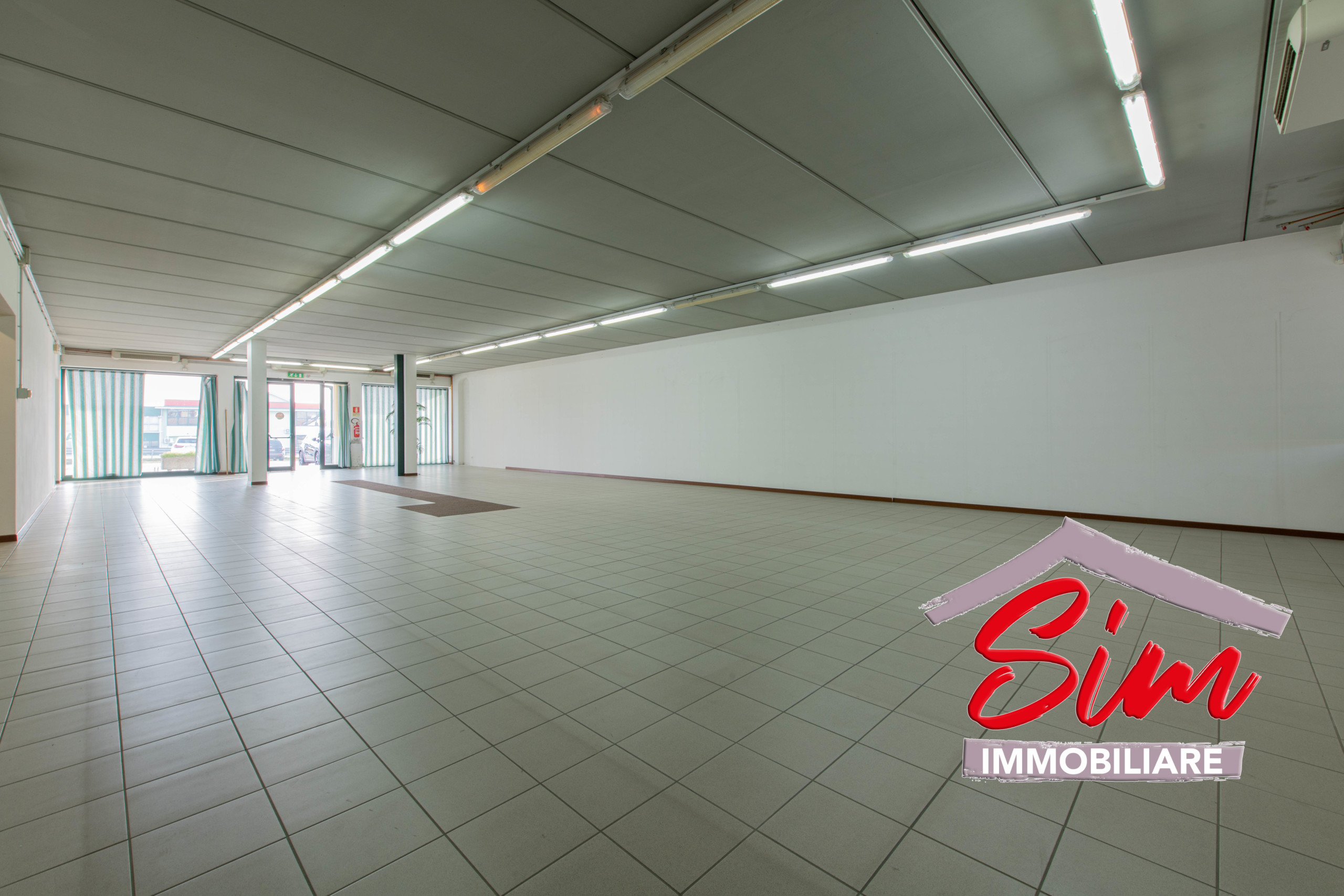 Immagine 14 di Locale commerciale in vendita  in Via Vecchia Circonvallazione sn a Oleggio