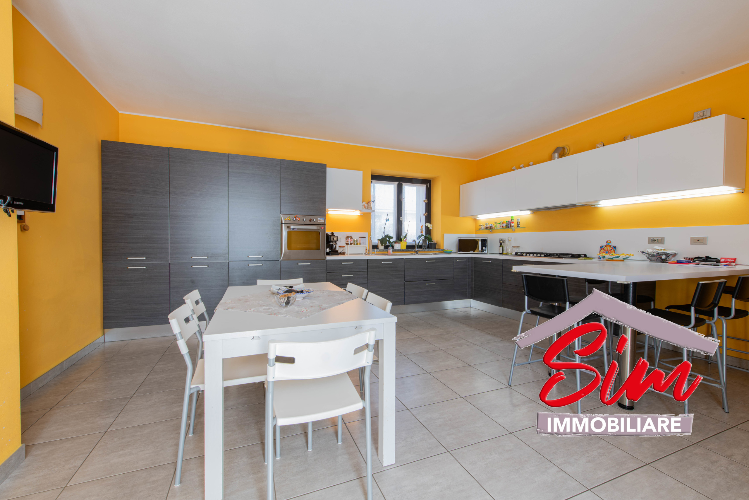 Immagine 1 di Terratetto in vendita  in Piazza Regina Margherita 11 a Mandello Vitta