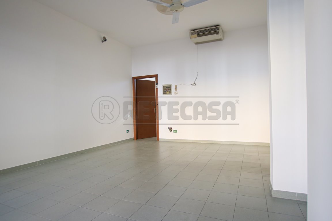 Immagine 14 di Locale commerciale in vendita  in Via Monte Lungo a Arcugnano