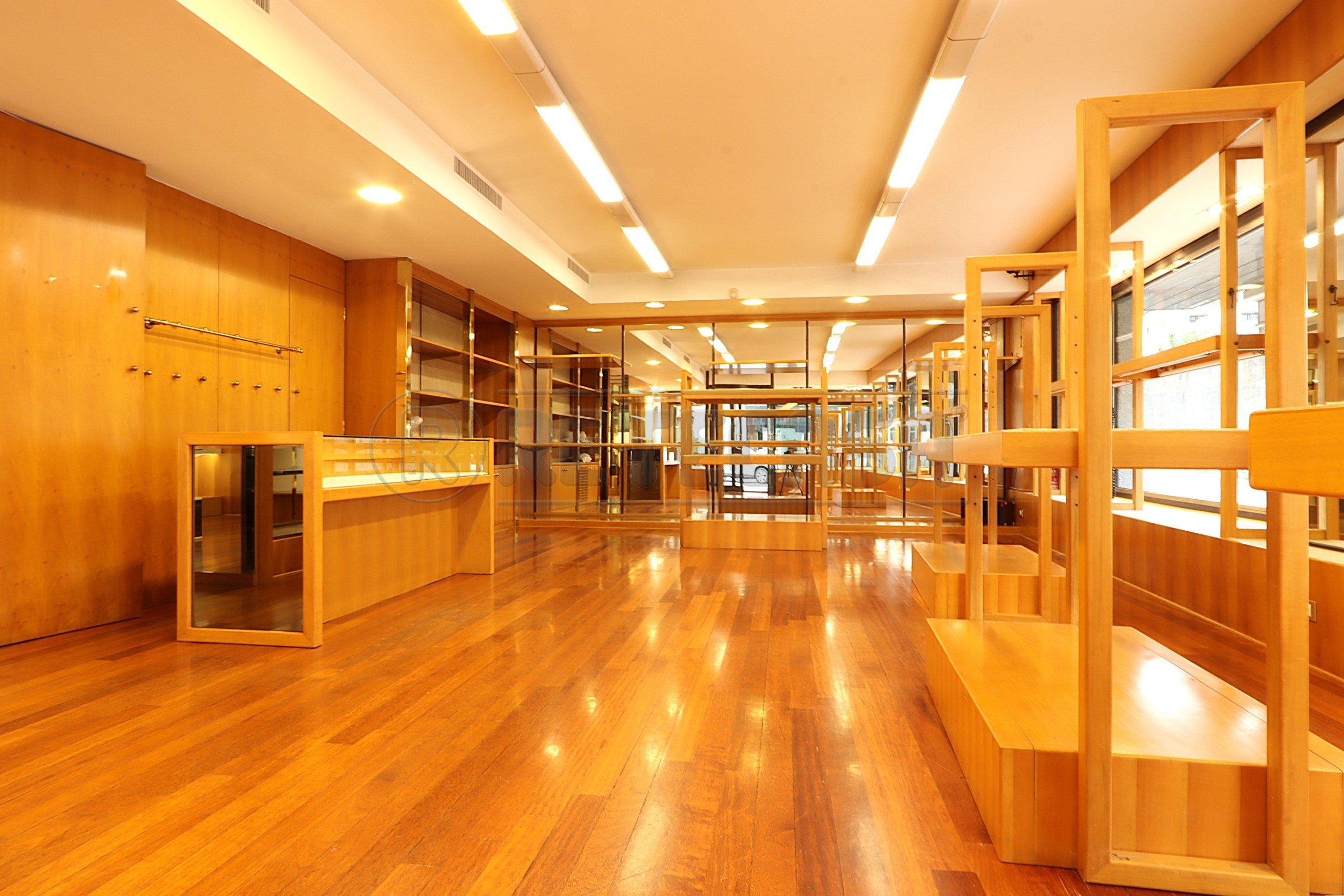 Immagine 15 di Locale commerciale in affitto  a Camisano Vicentino