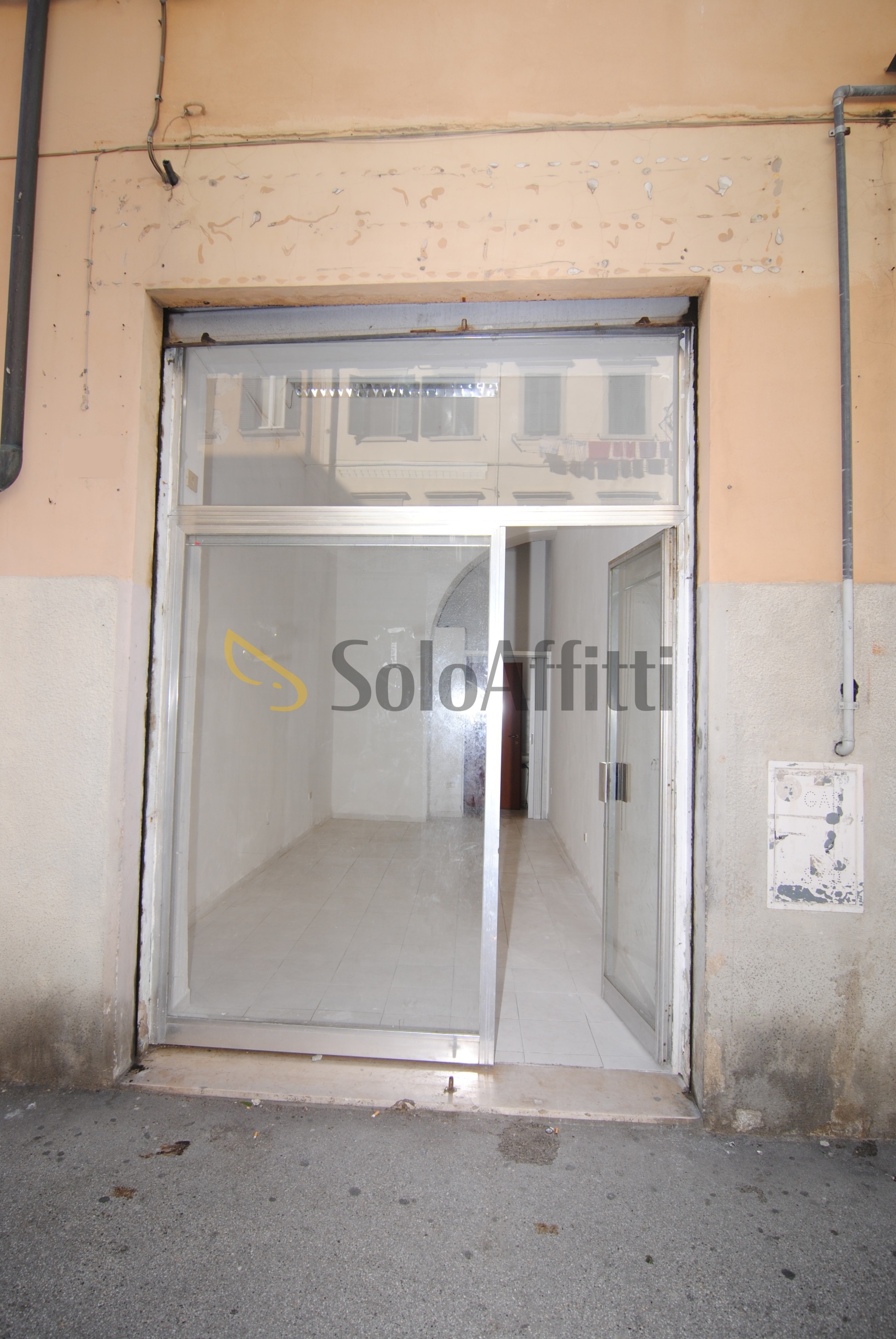 Immagine 2 di Locale commerciale in affitto  a Livorno