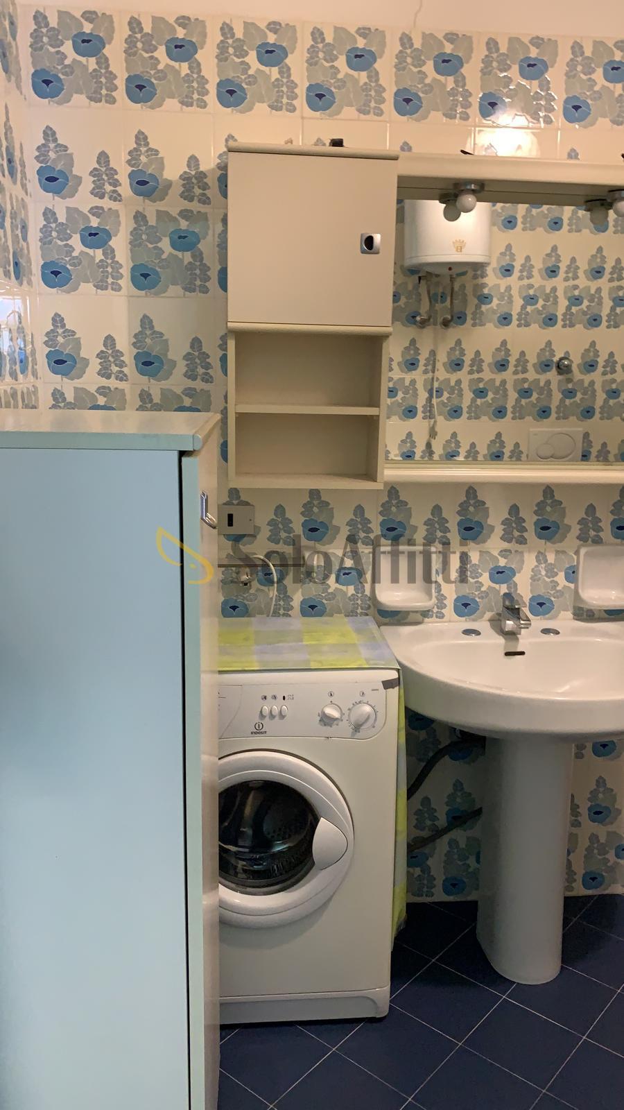 Immagine 14 di Bilocale in affitto  a Giardini-Naxos