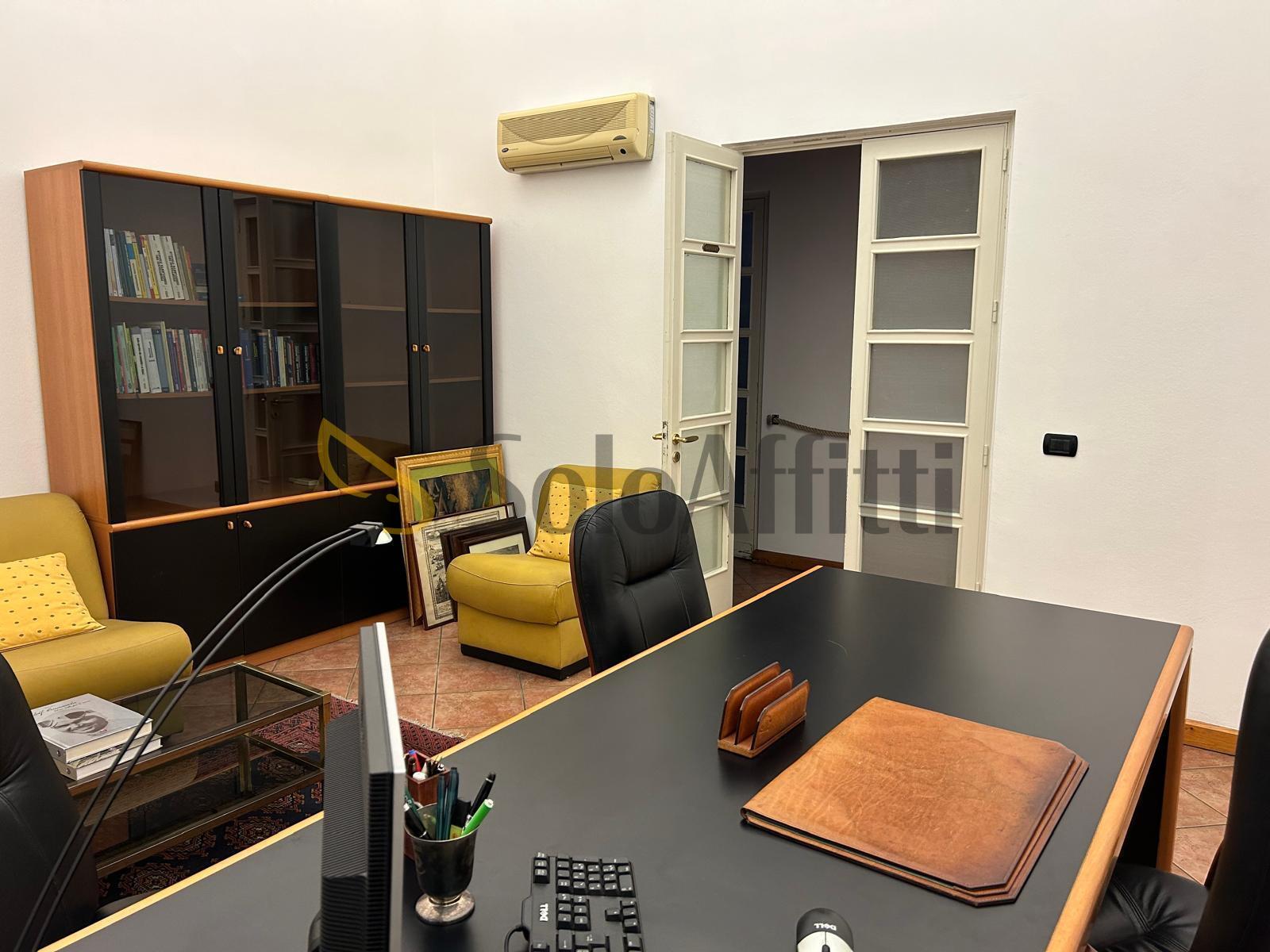 Immagine 4 di Stanza singola in affitto  a Catania