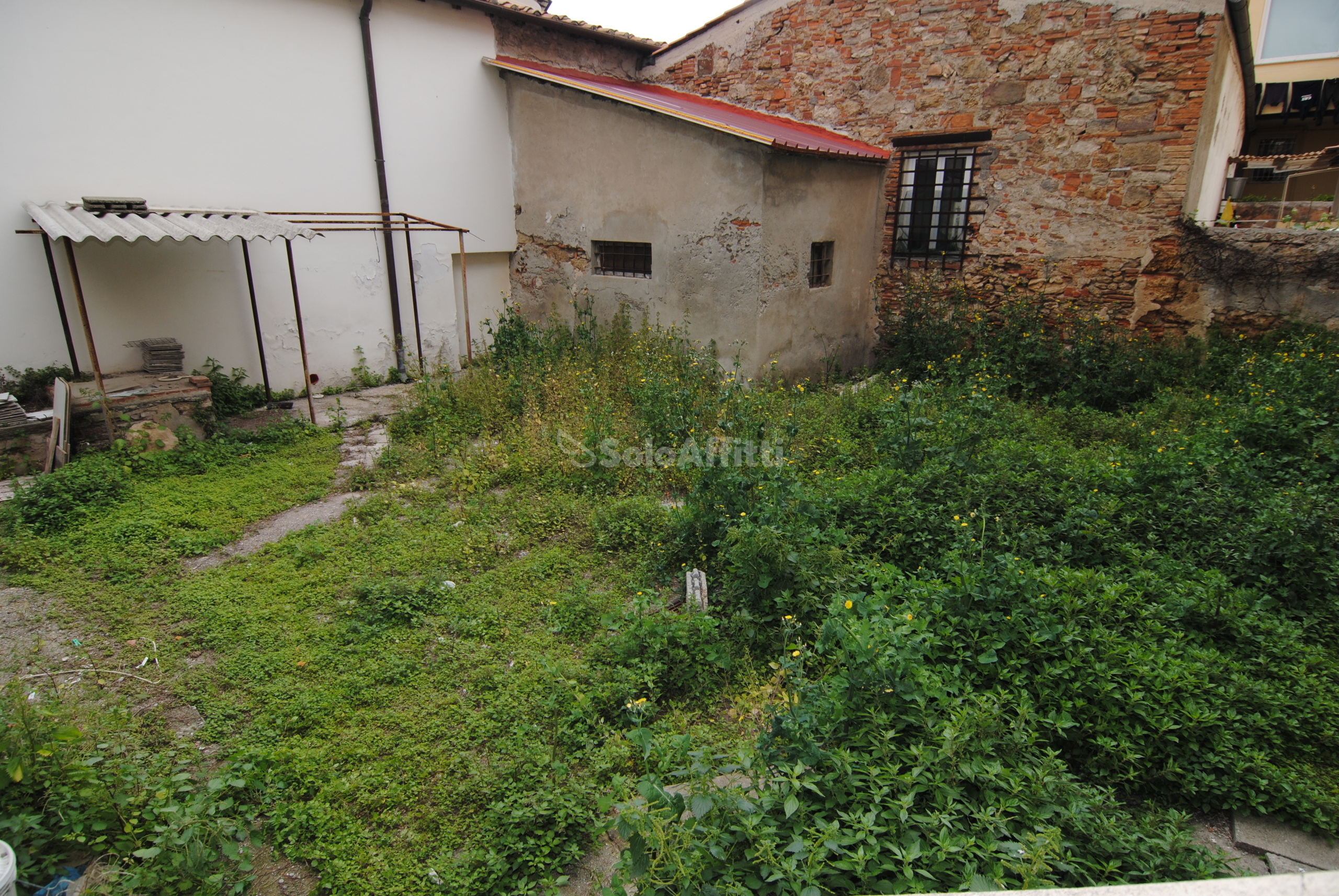 Immagine 13 di Locale commerciale in affitto  a Livorno