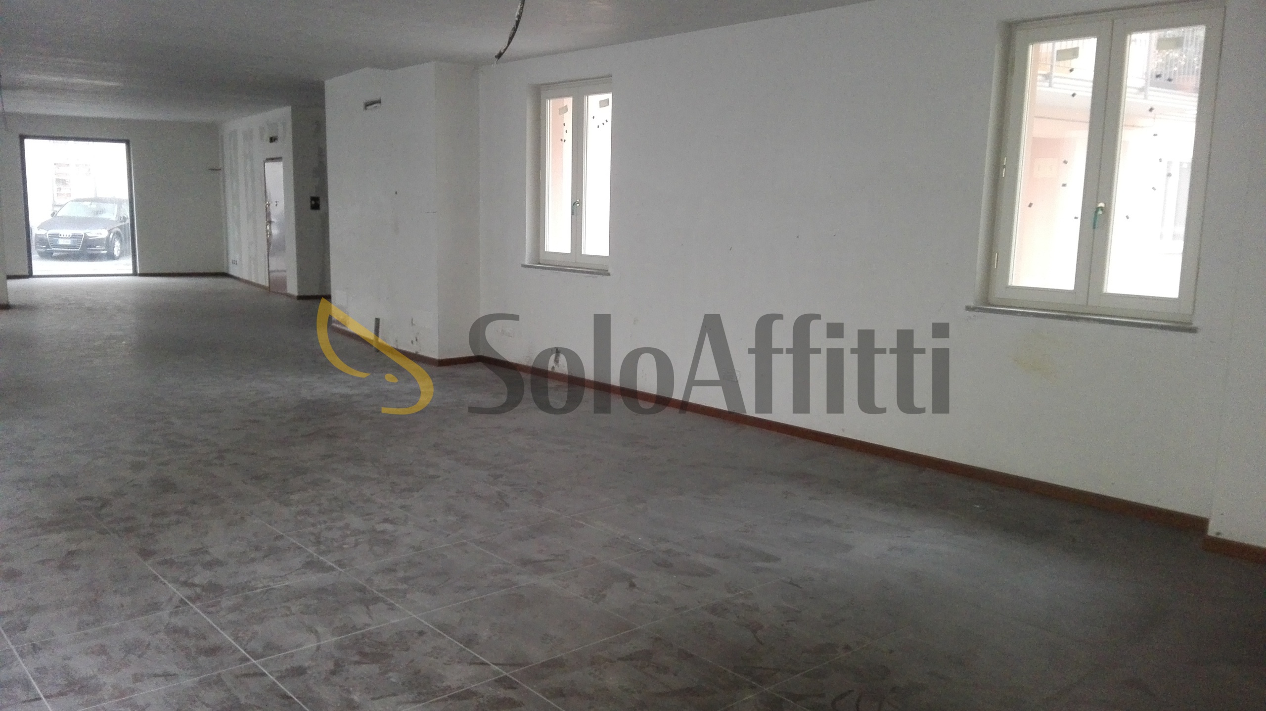 Immagine 11 di Locale commerciale in affitto  in Giuditta Pasta 16 a Saronno