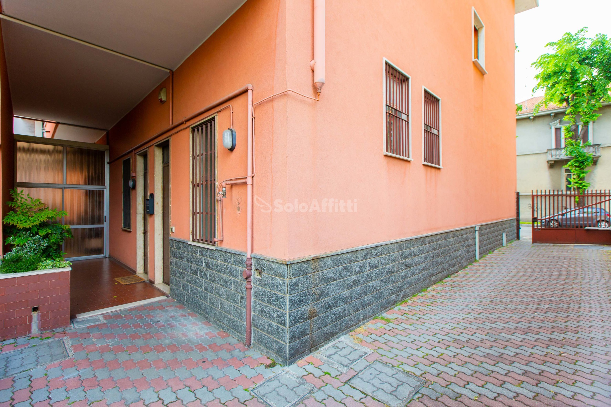 Immagine 28 di Locale commerciale in affitto  in Viale Lombardia 14 a Busto Arsizio