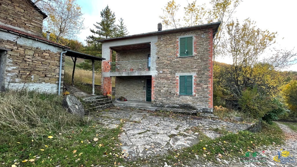 Immagine 2 di Rustico / casale in vendita  in pessola casa gasparone 81 a Varsi