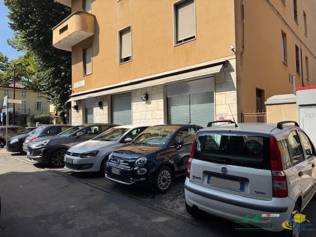 Immagine 5 di Locale commerciale in affitto  in Viale Antonio Gramsci 27A a Parma