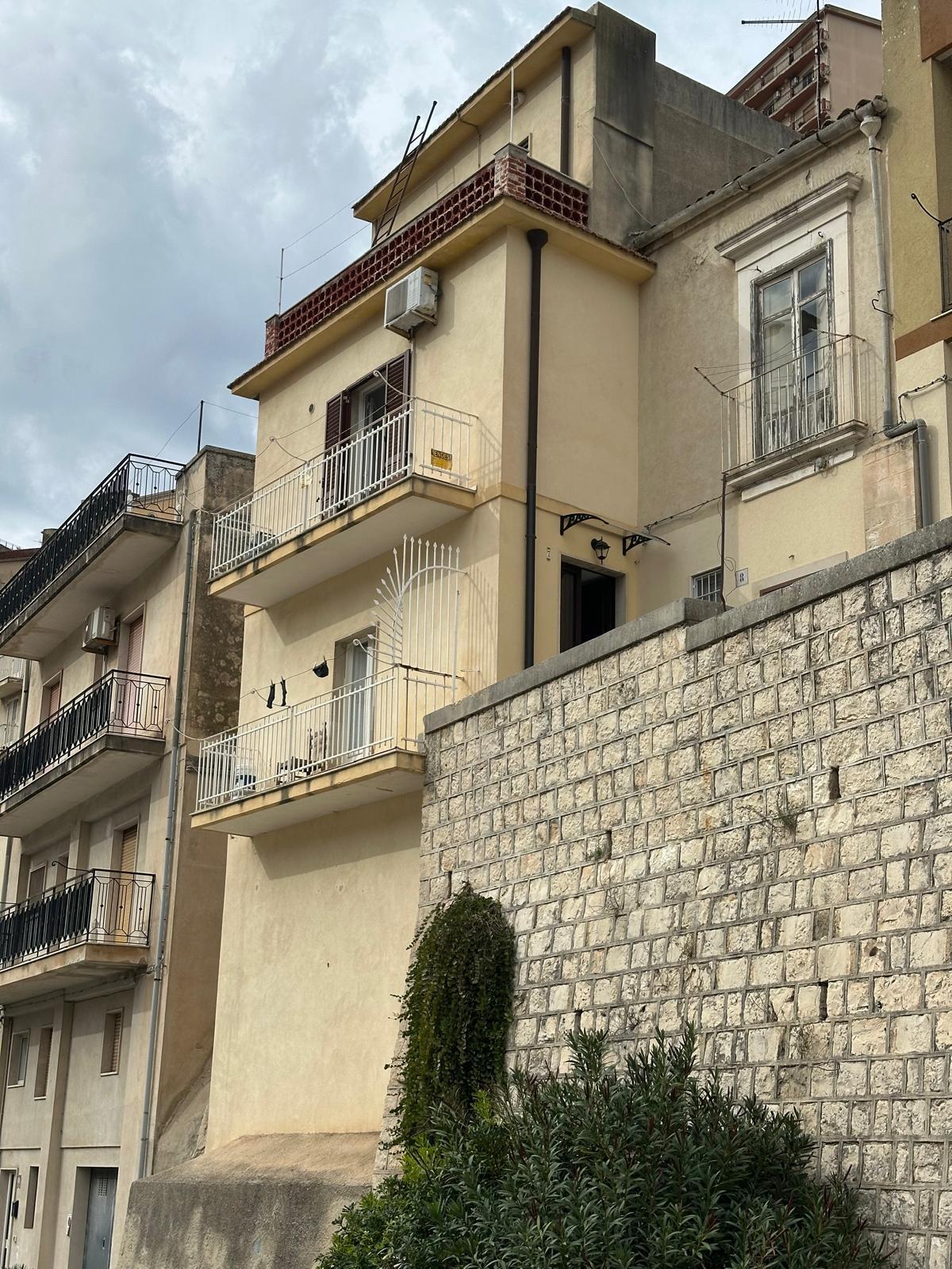 Immagine 9 di Porzione di casa in vendita  in VIA SBALZO a Modica