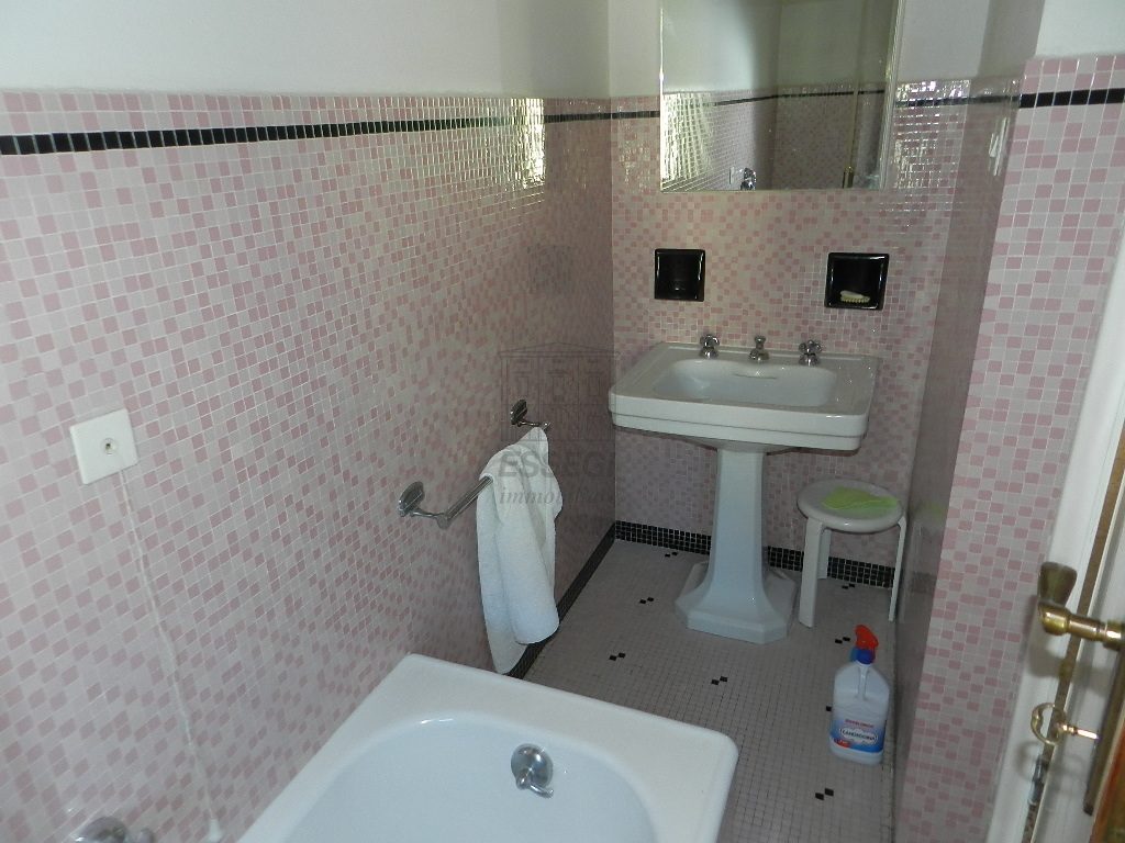 Immagine 11 di Villa in vendita  a Lucca