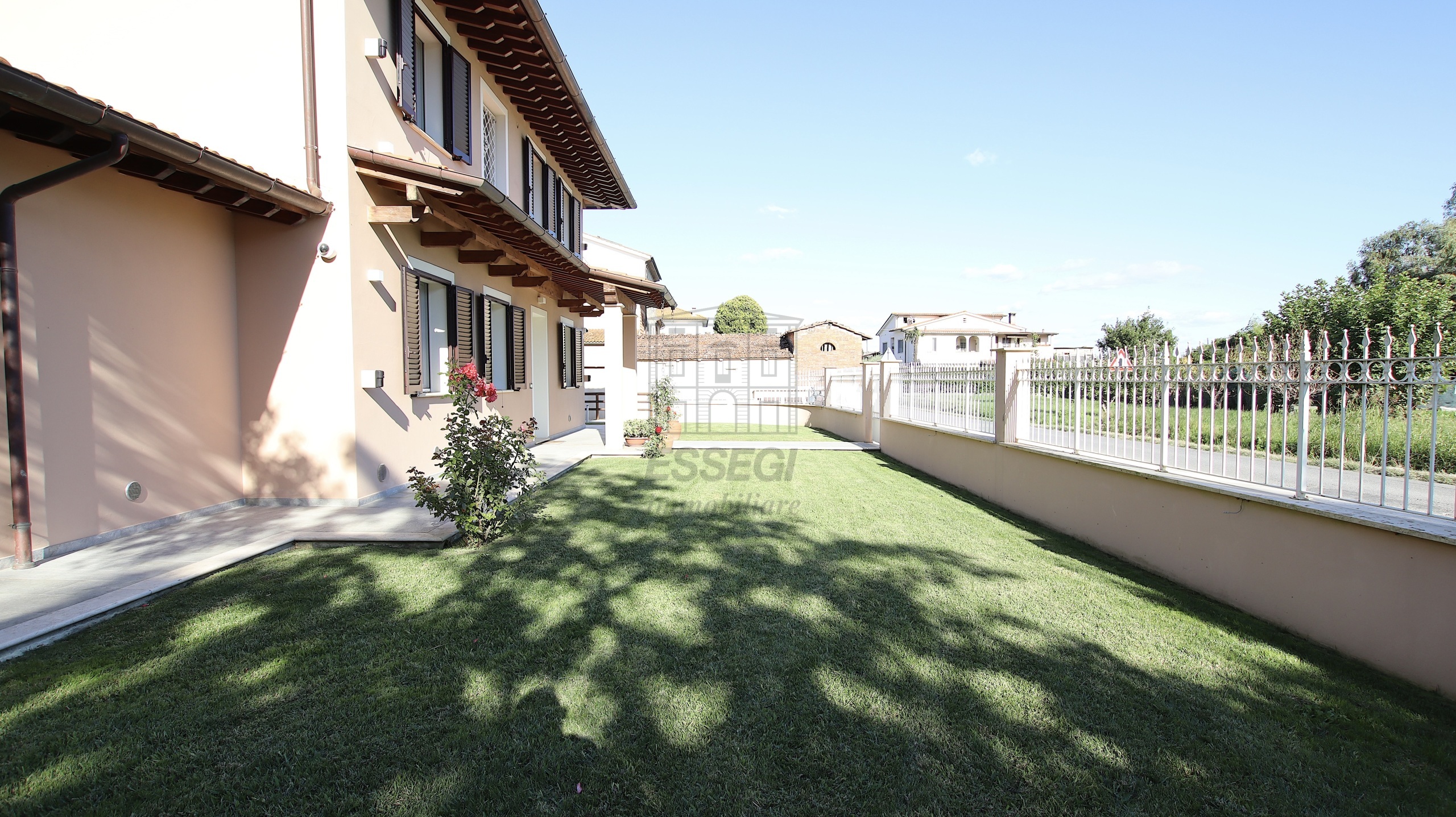 Immagine 10 di Villa in vendita  in Via di San Ginese a Capannori