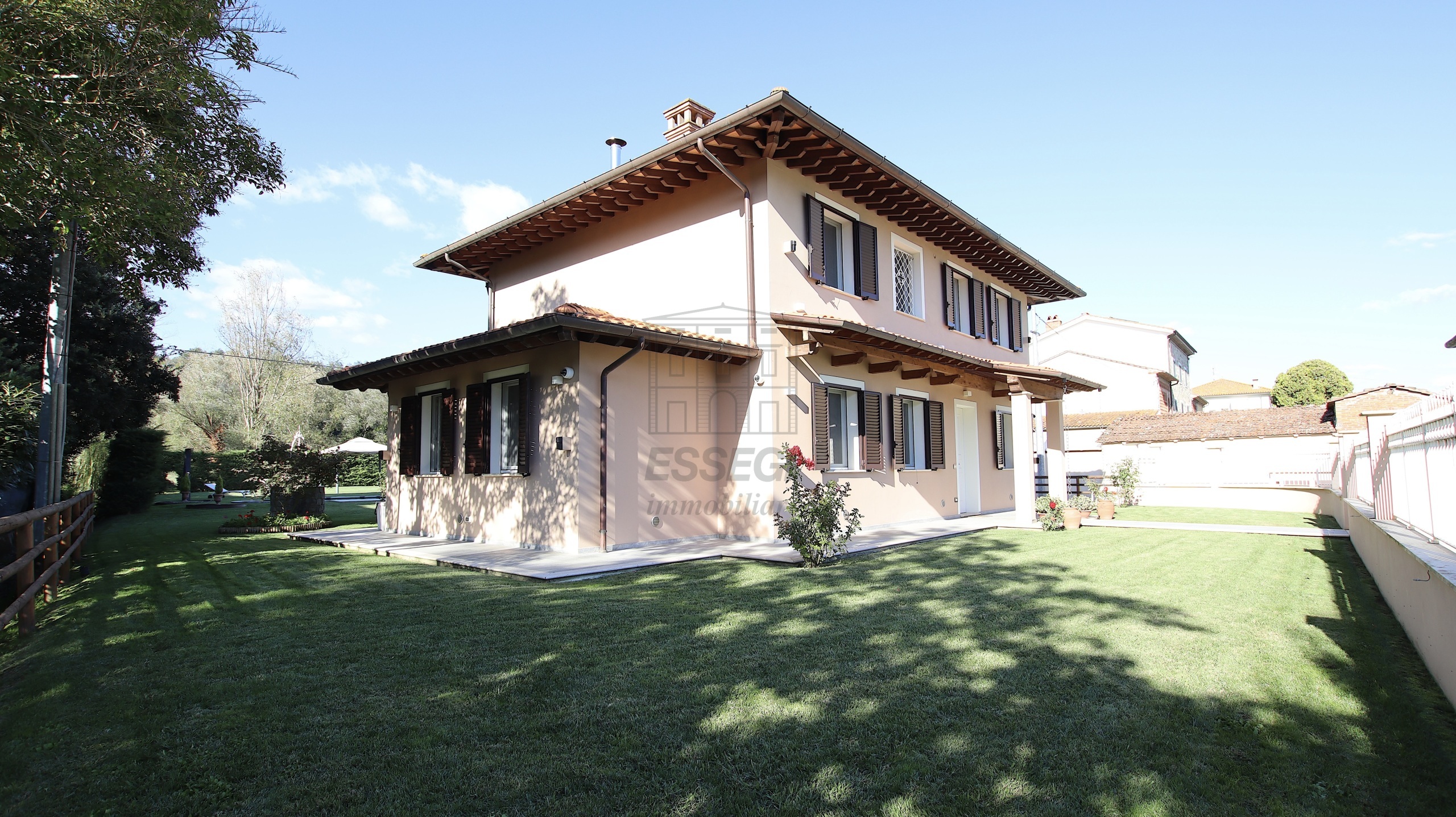 Immagine 11 di Villa in vendita  in Via di San Ginese a Capannori