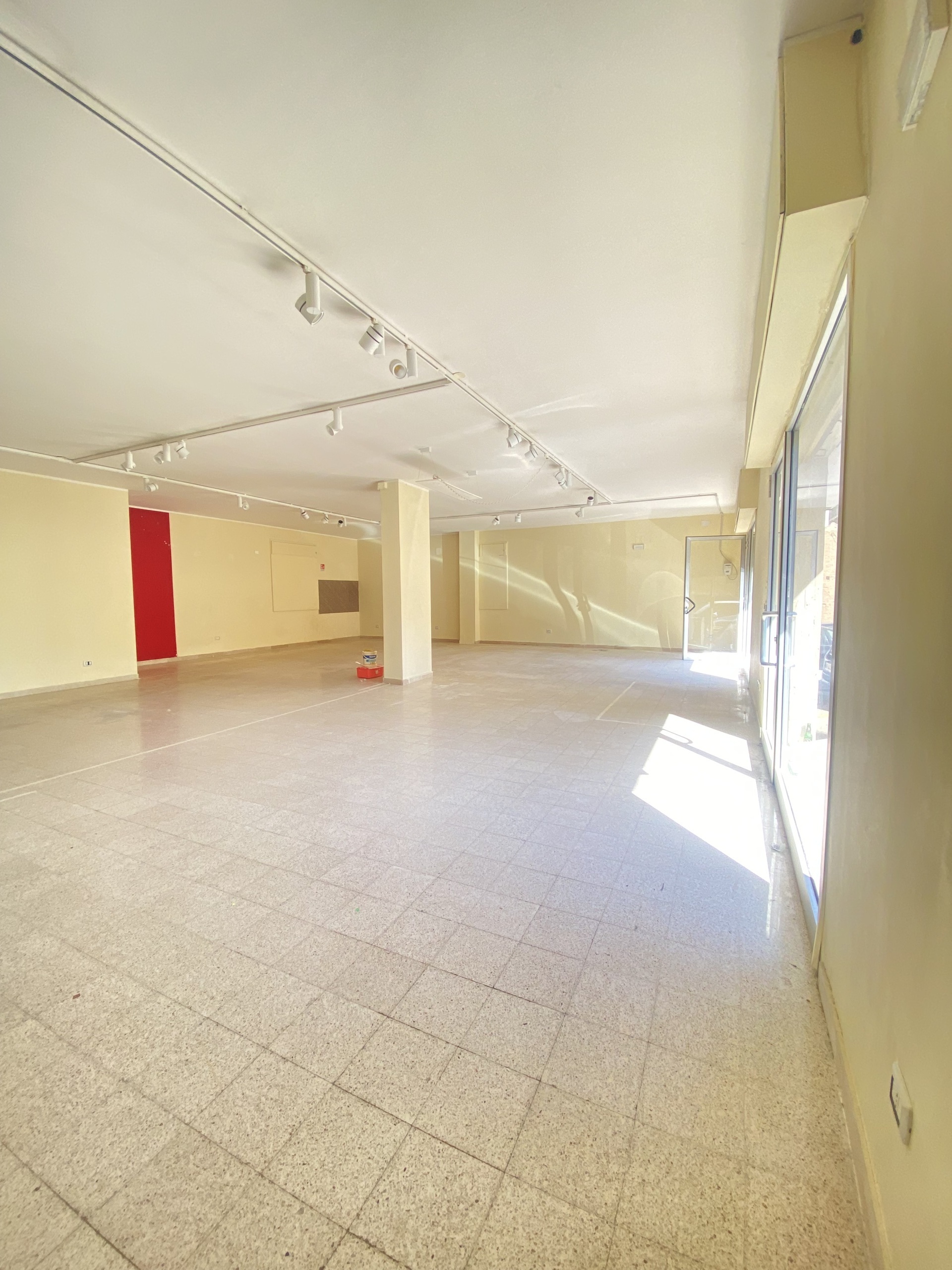 Immagine 2 di Locale commerciale in affitto  in Via Sbarre Superiori 58 a Reggio Di Calabria