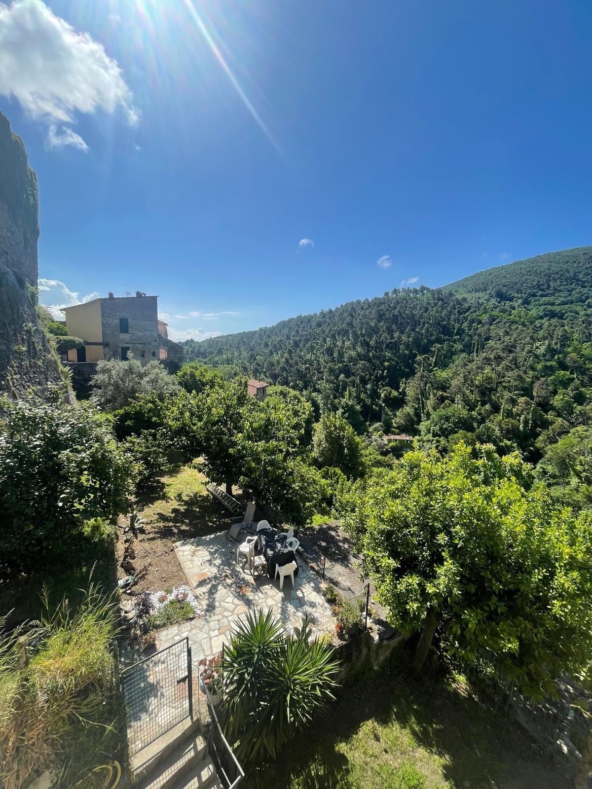 Immagine 5 di Trilocale in vendita  a Ameglia