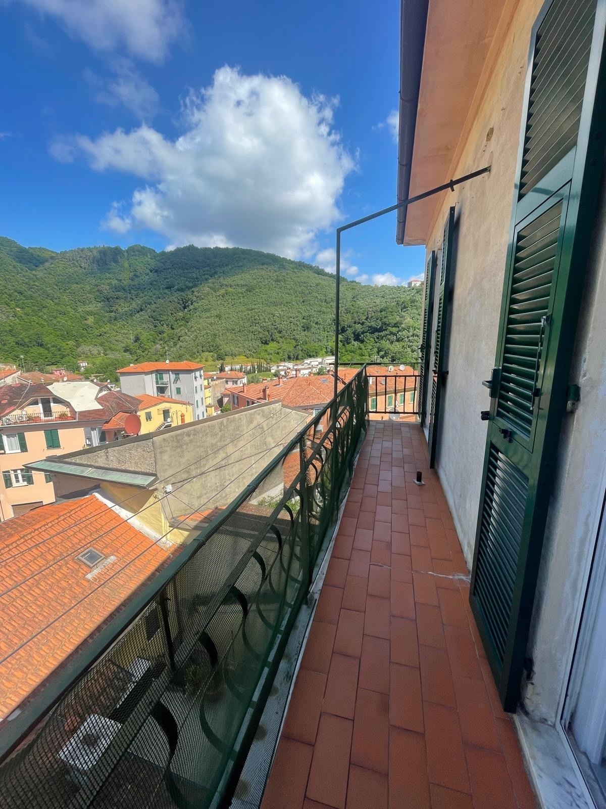 Immagine 3 di Trilocale in vendita  a Ameglia