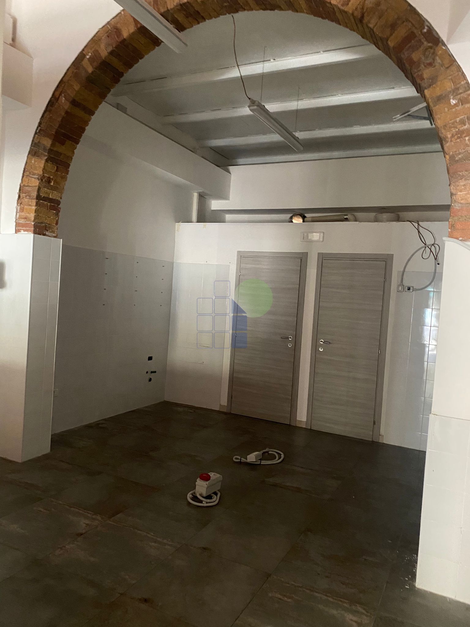 Immagine 9 di Capannone industriale in affitto  in Piazza Damiano Chiesa 14 a Livorno